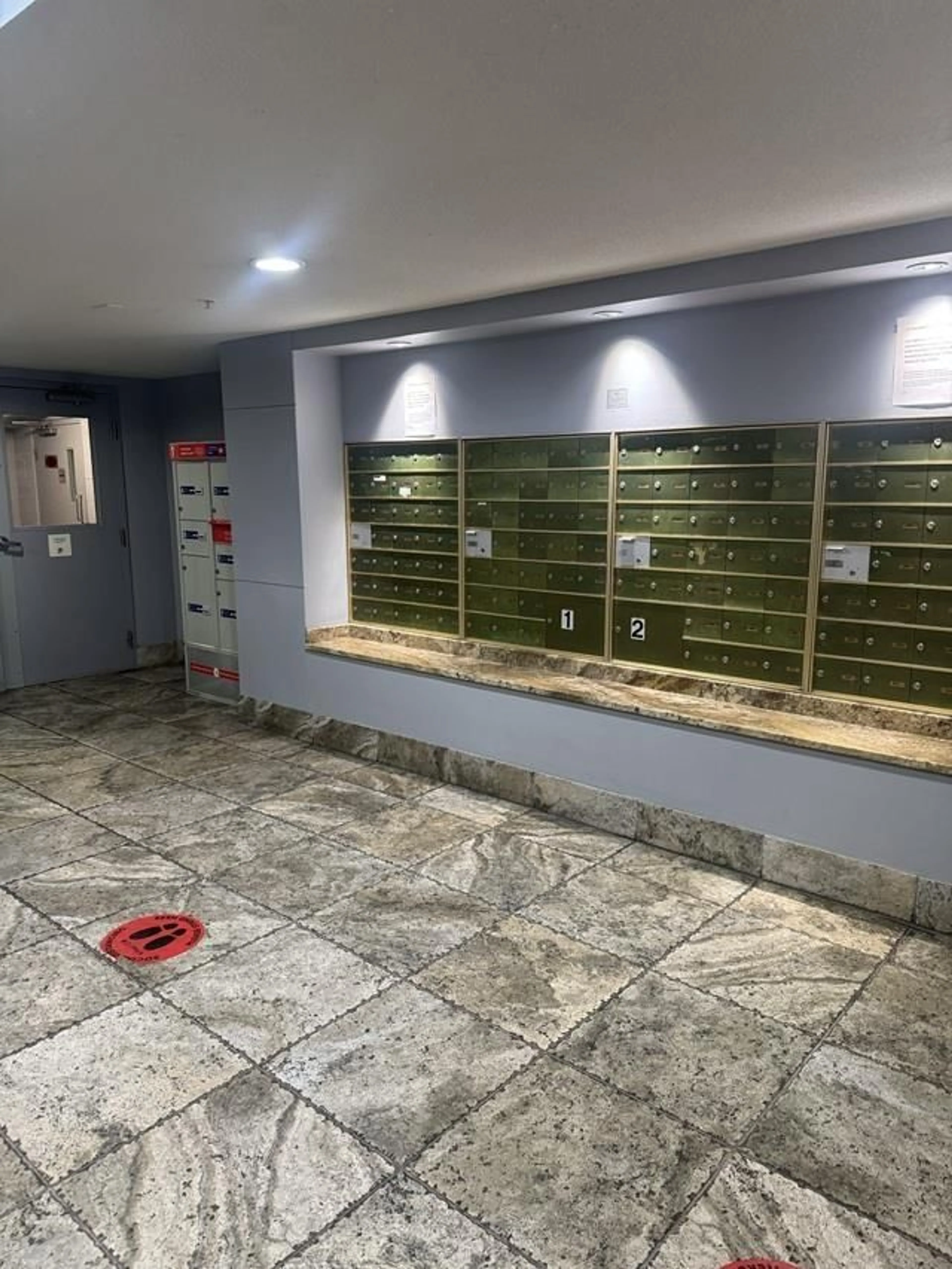 Lobby for 404 - 10899 UNIVERSITY DRIVE, Surrey British Columbia V3T5V2