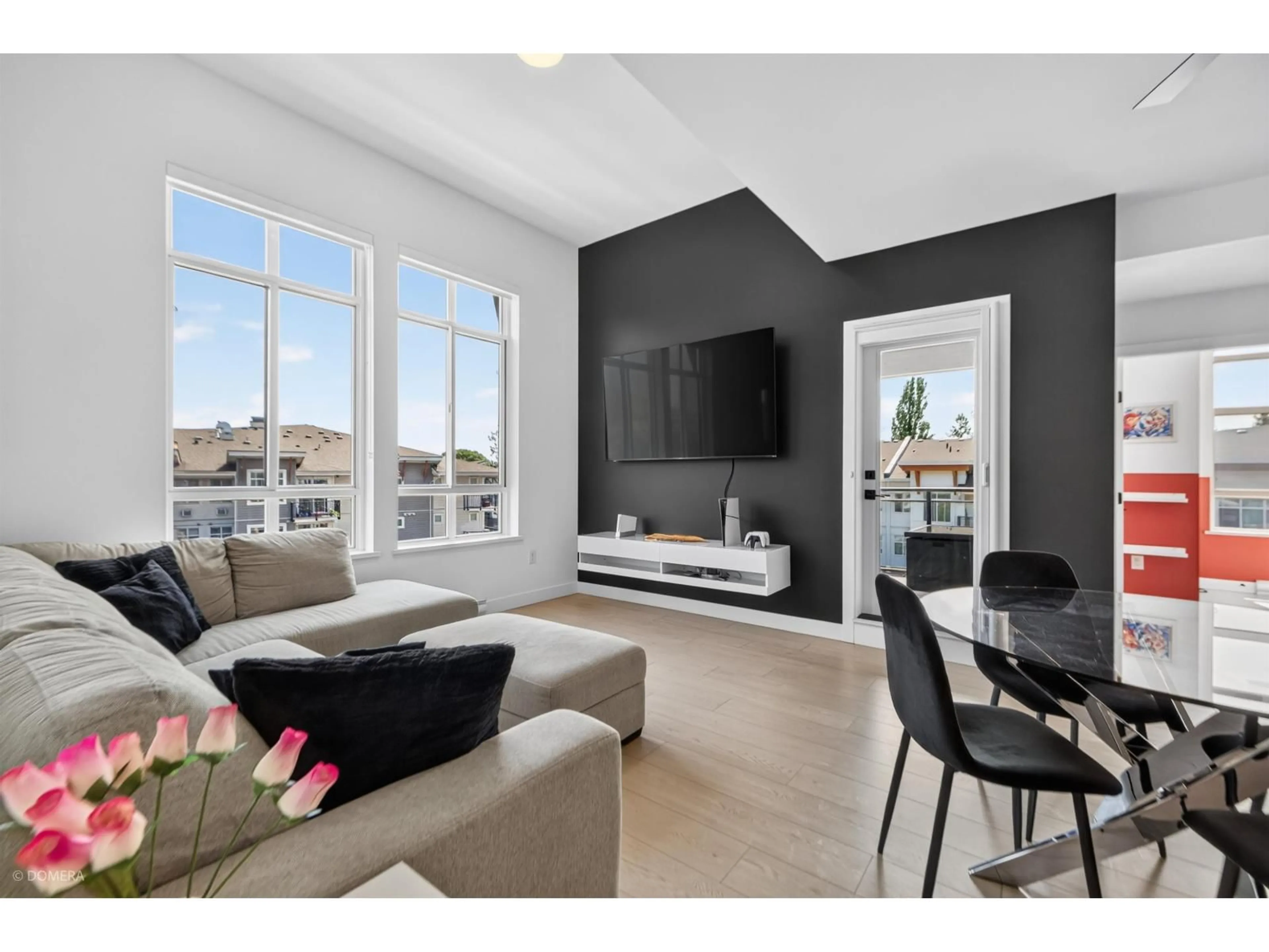 Living room with furniture, unknown for 402 - 19945 BRYDON CRESCENT, Langley British Columbia V3A0P4