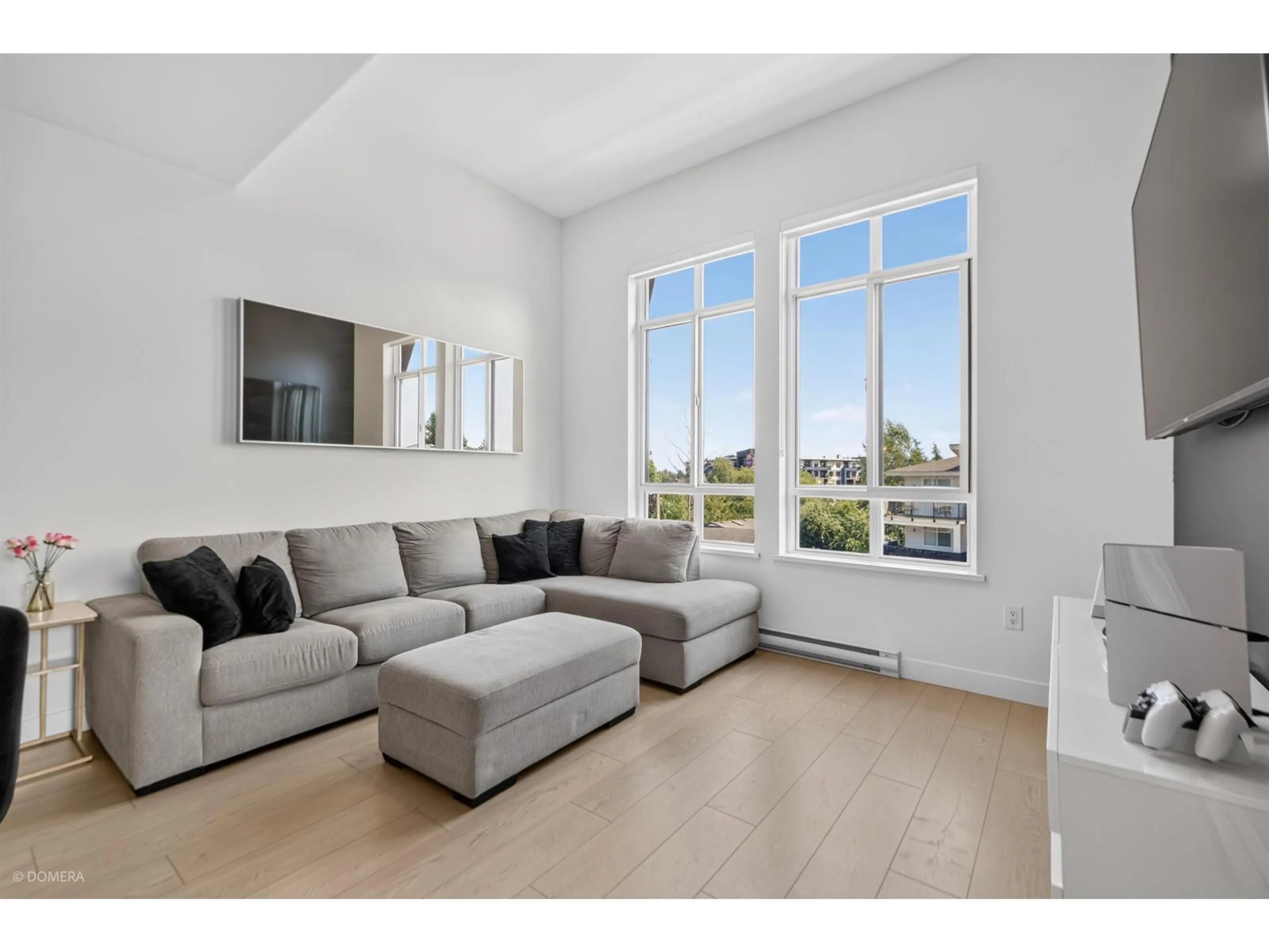 Living room with furniture, unknown for 402 - 19945 BRYDON CRESCENT, Langley British Columbia V3A0P4