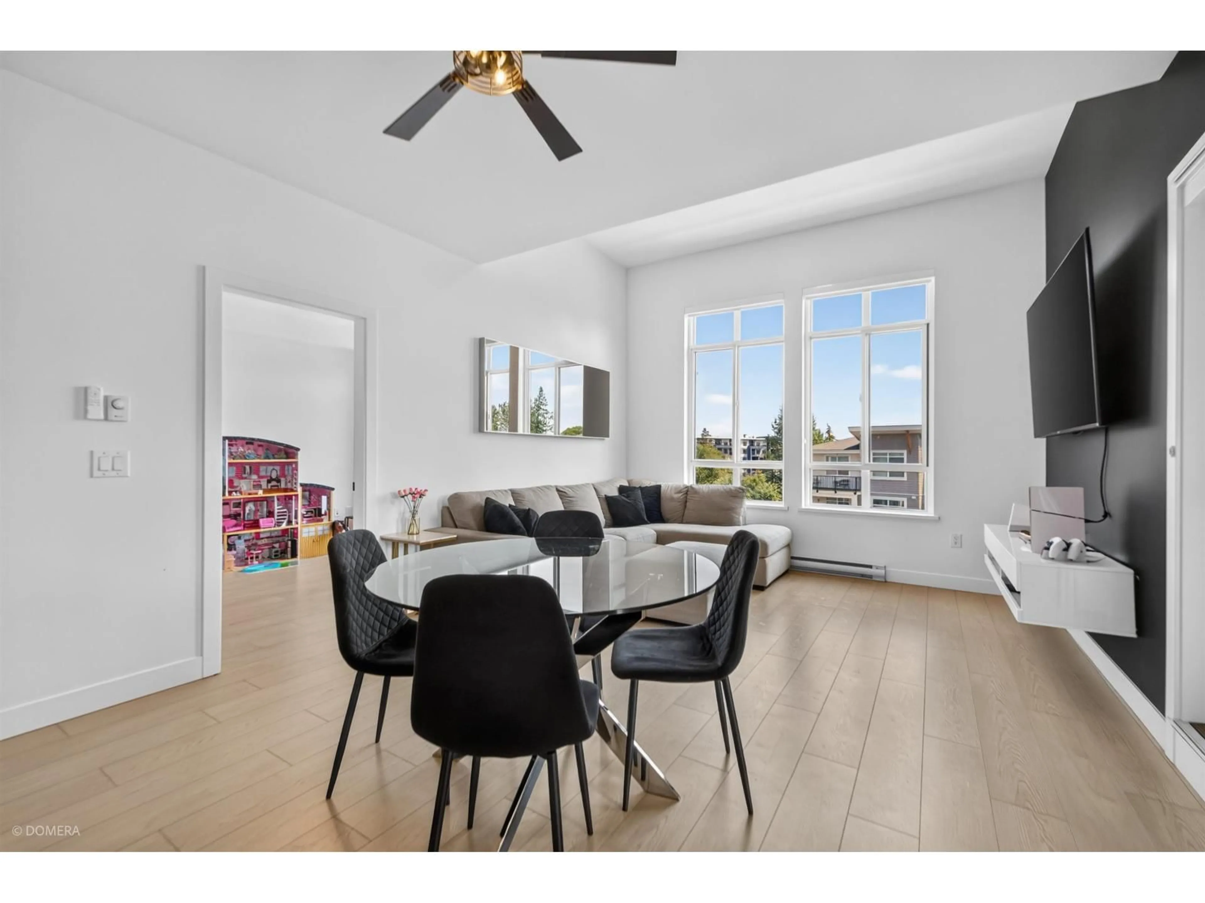 A pic of a room for 402 - 19945 BRYDON CRESCENT, Langley British Columbia V3A0P4