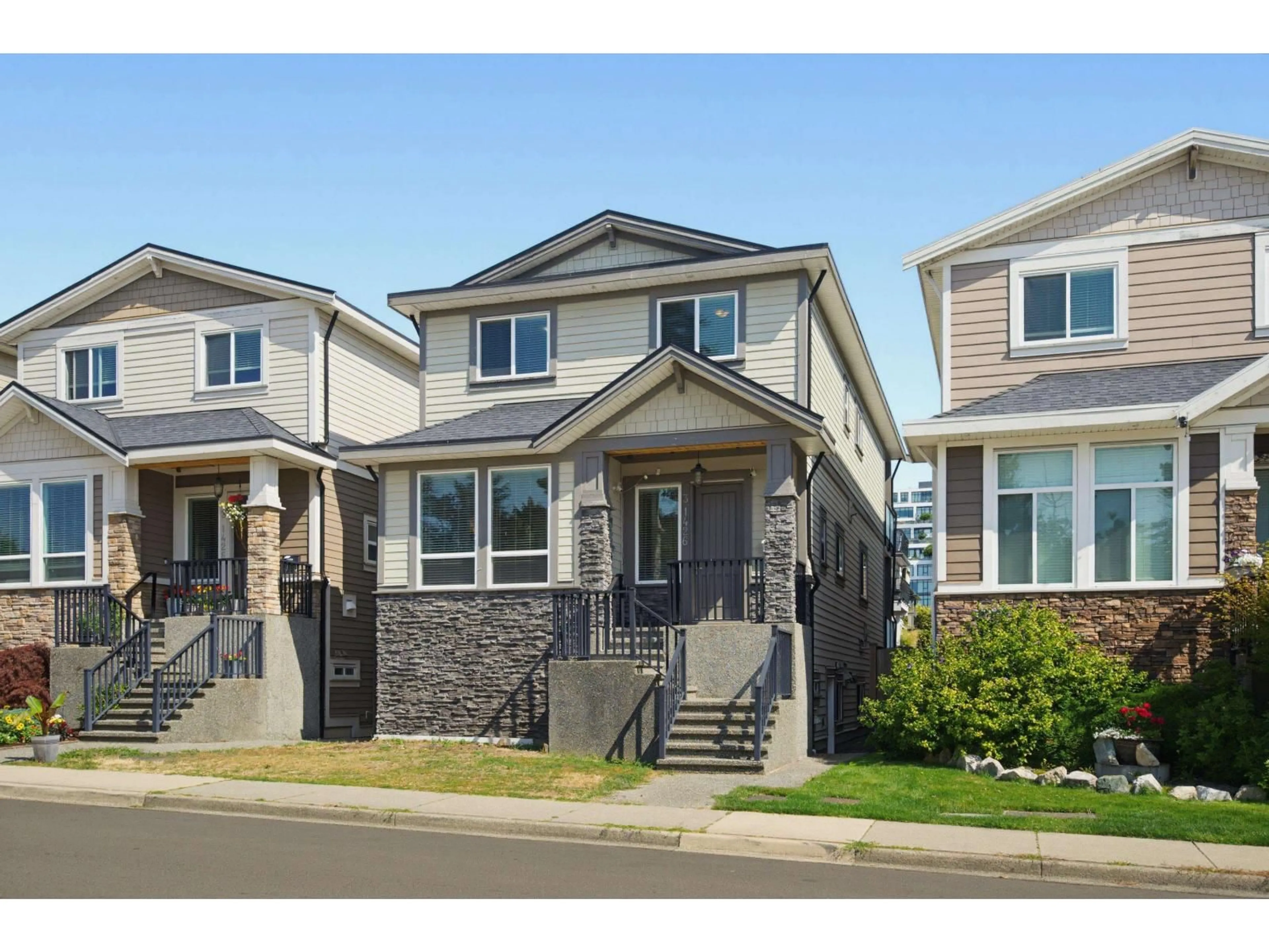 Home with vinyl exterior material, street for 3 - 1426 FINLAY STREET, White Rock British Columbia V4B4L5