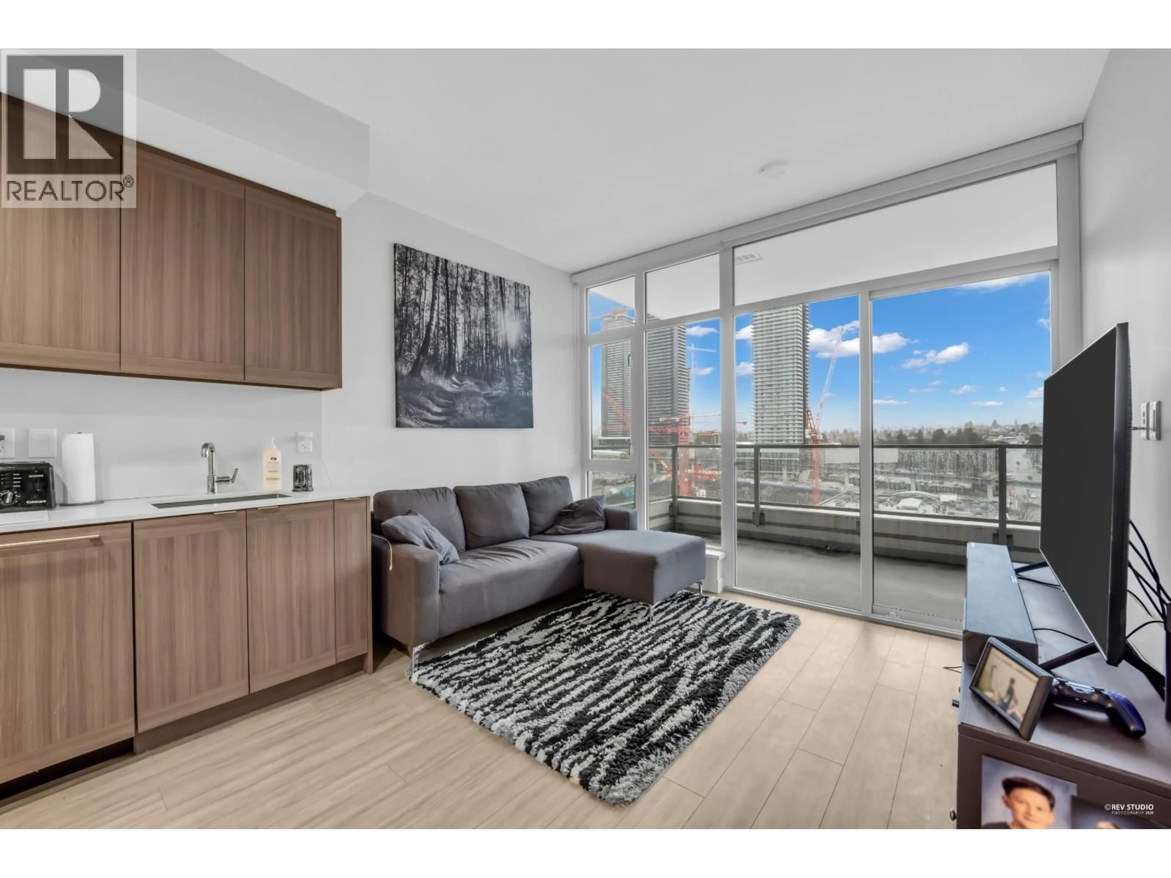 Living room with furniture, unknown for 1805 - 2351 BETA AVENUE, Burnaby British Columbia V5C0M2