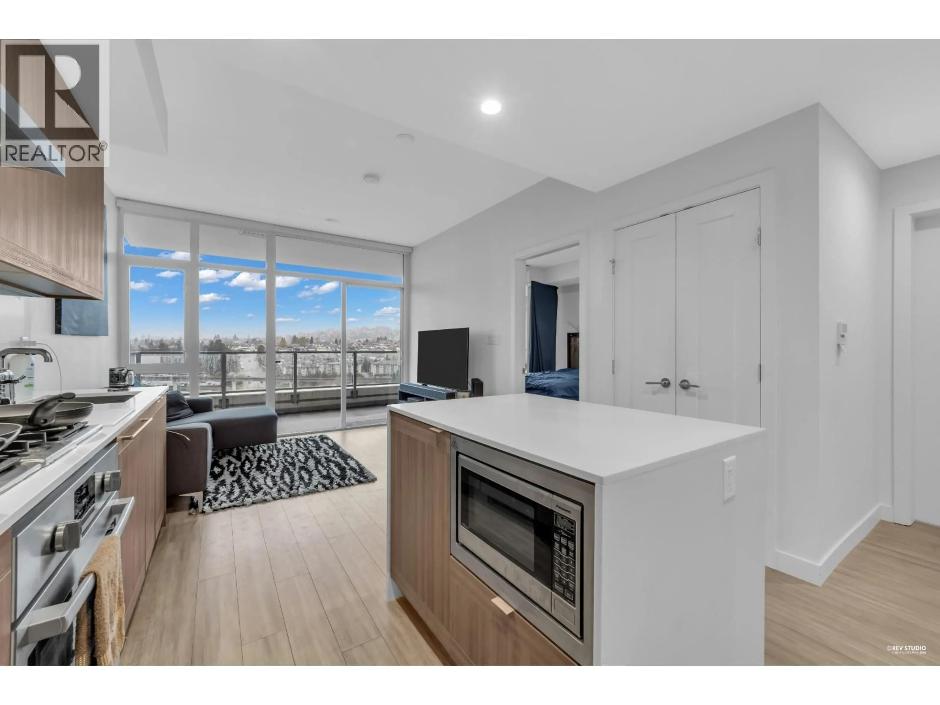 Open concept kitchen, unknown for 1805 - 2351 BETA AVENUE, Burnaby British Columbia V5C0M2