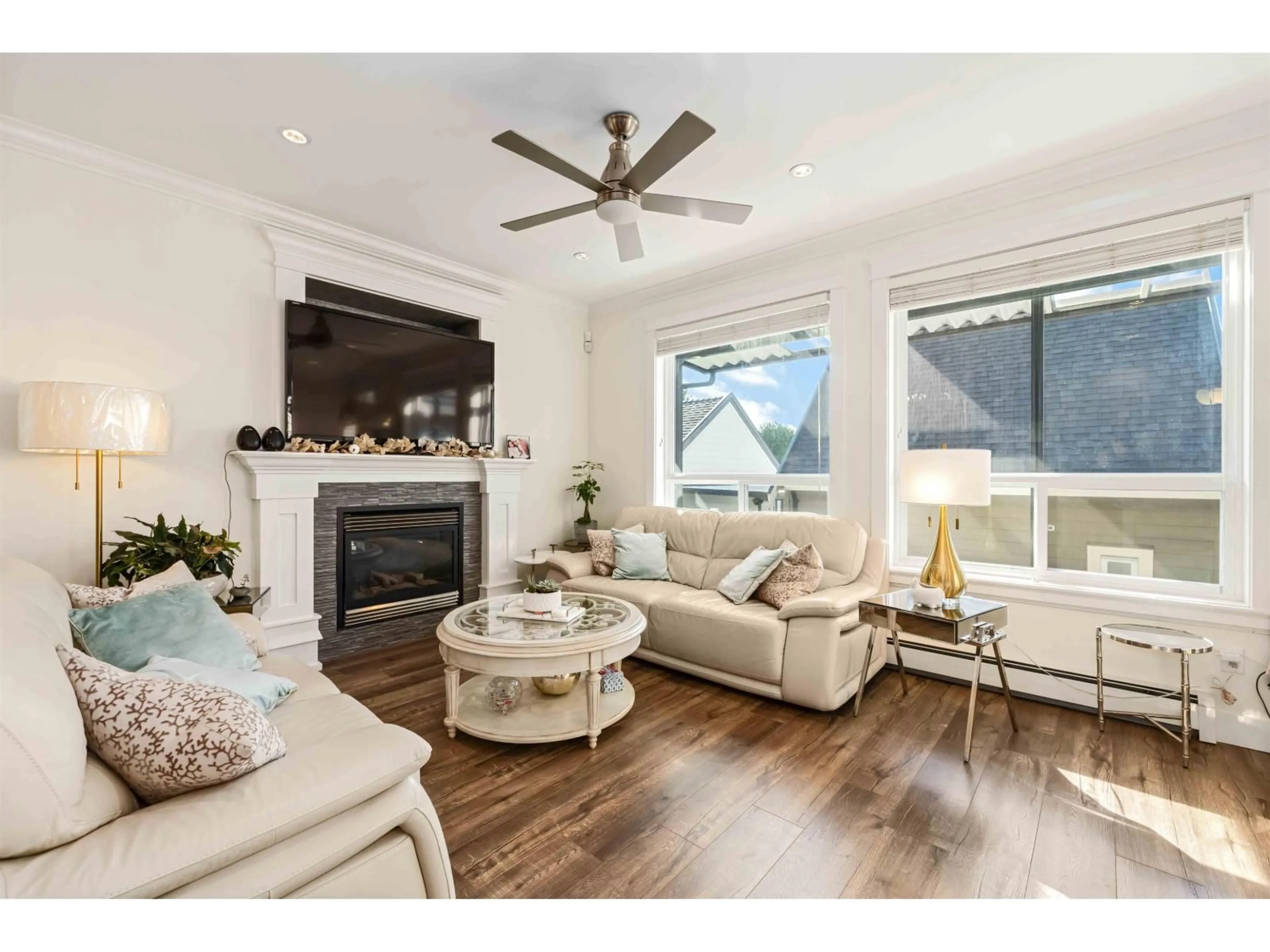 Living room with furniture, wood/laminate floor for 13082 60 AVENUE, Surrey British Columbia V3X2L7