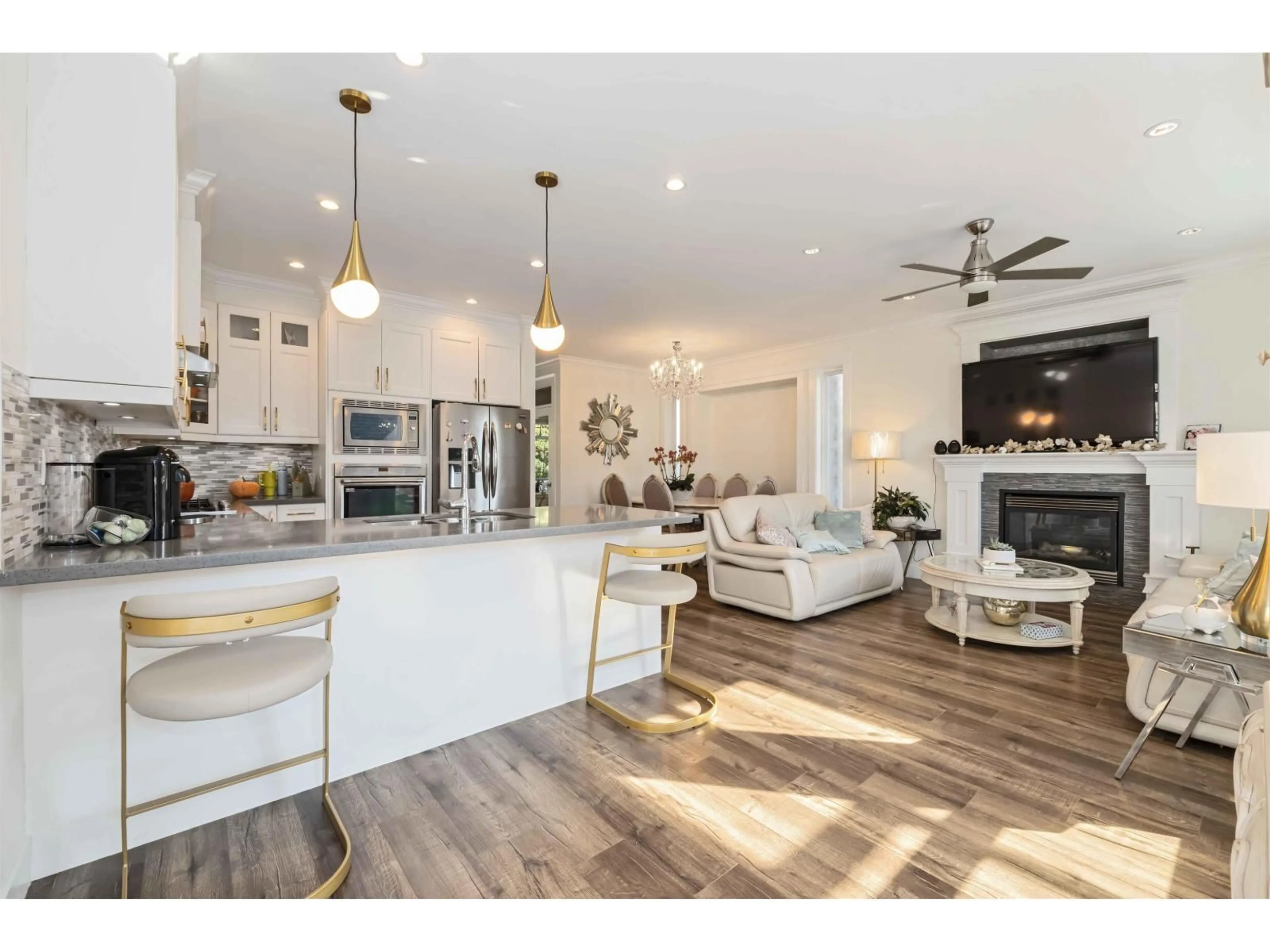 Open concept kitchen, wood/laminate floor for 13082 60 AVENUE, Surrey British Columbia V3X2L7