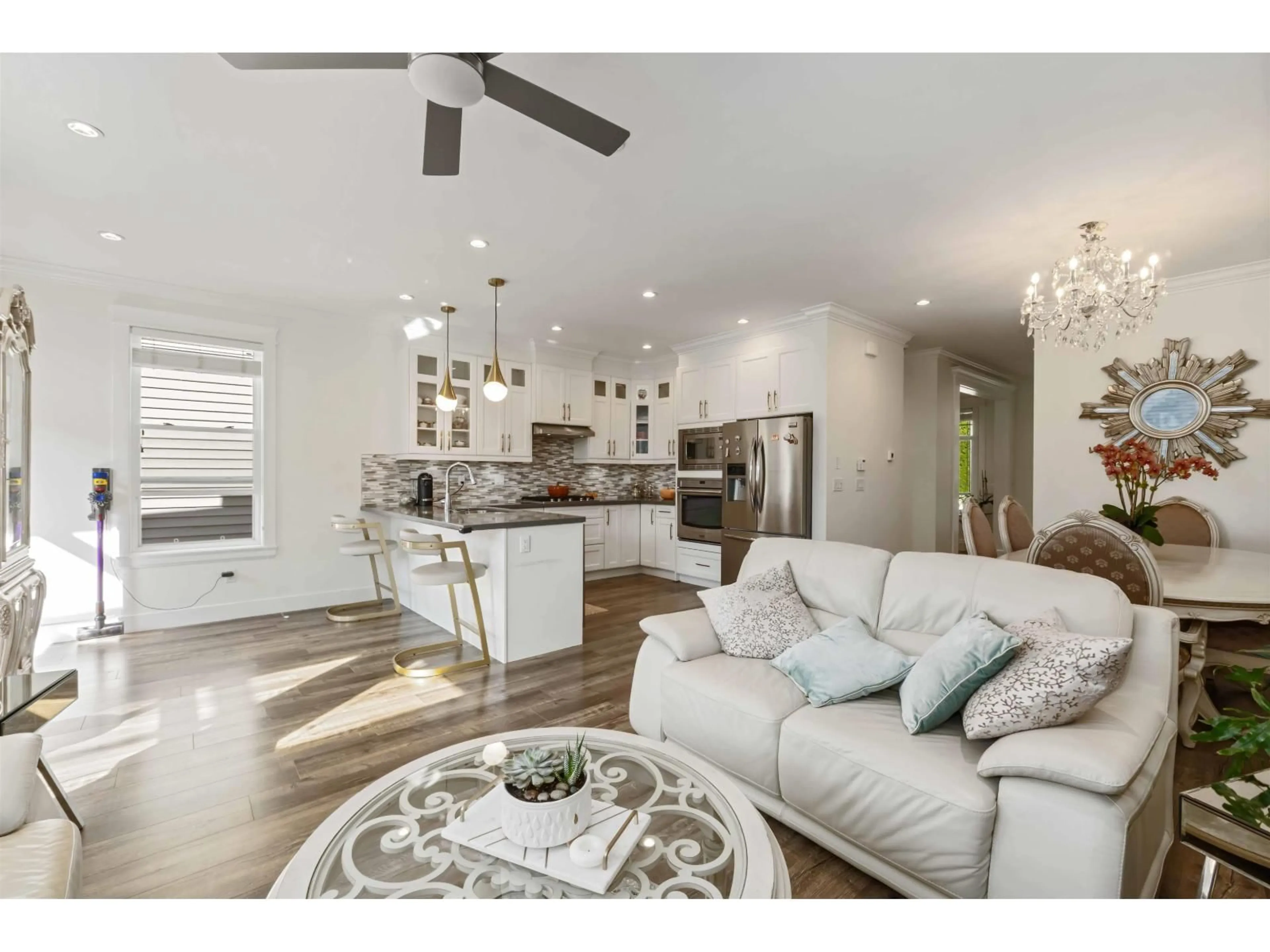 Open concept kitchen, unknown for 13082 60 AVENUE, Surrey British Columbia V3X2L7