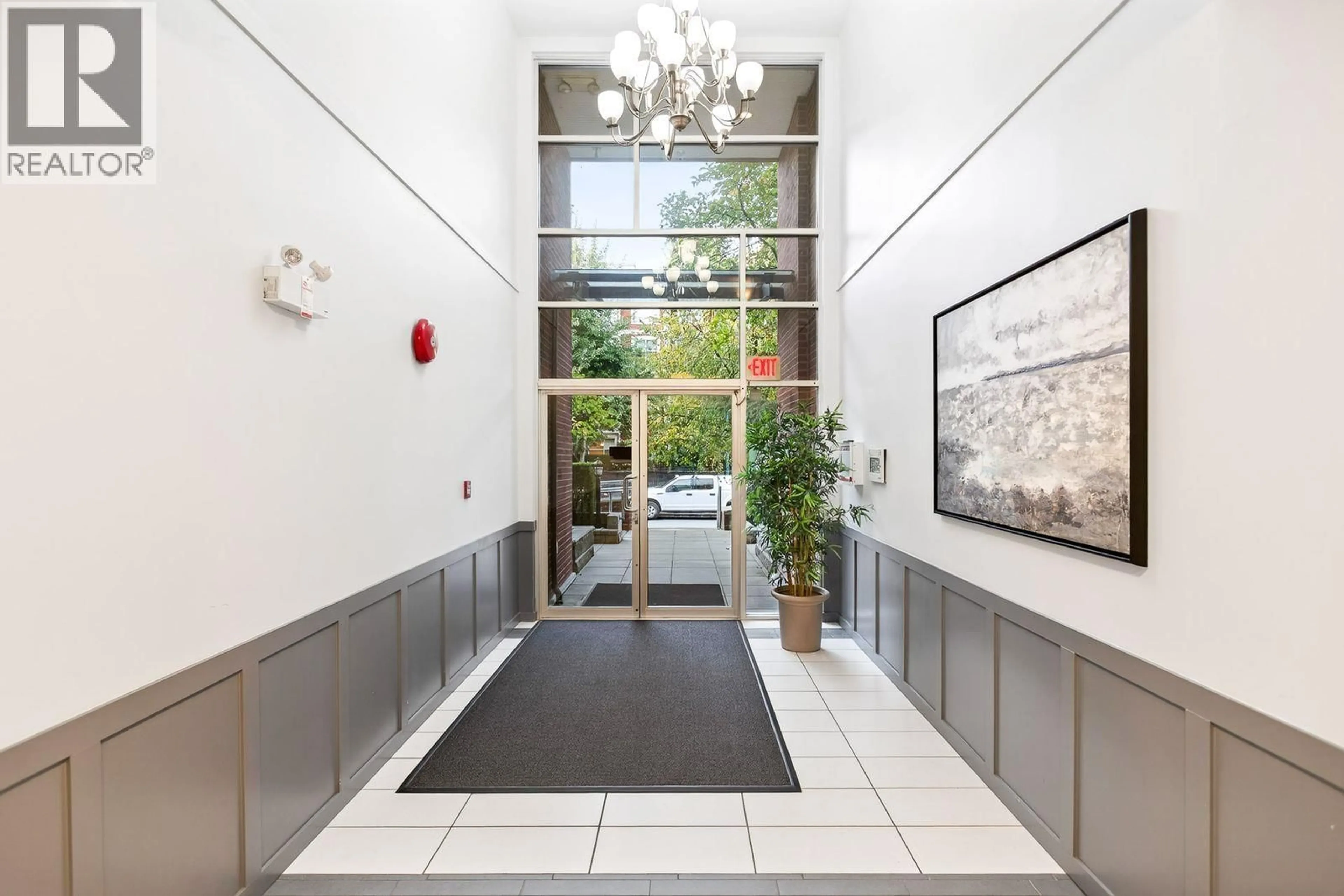 Indoor foyer for 208 - 2488 KELLY AVENUE, Port Coquitlam British Columbia V3C1Y4