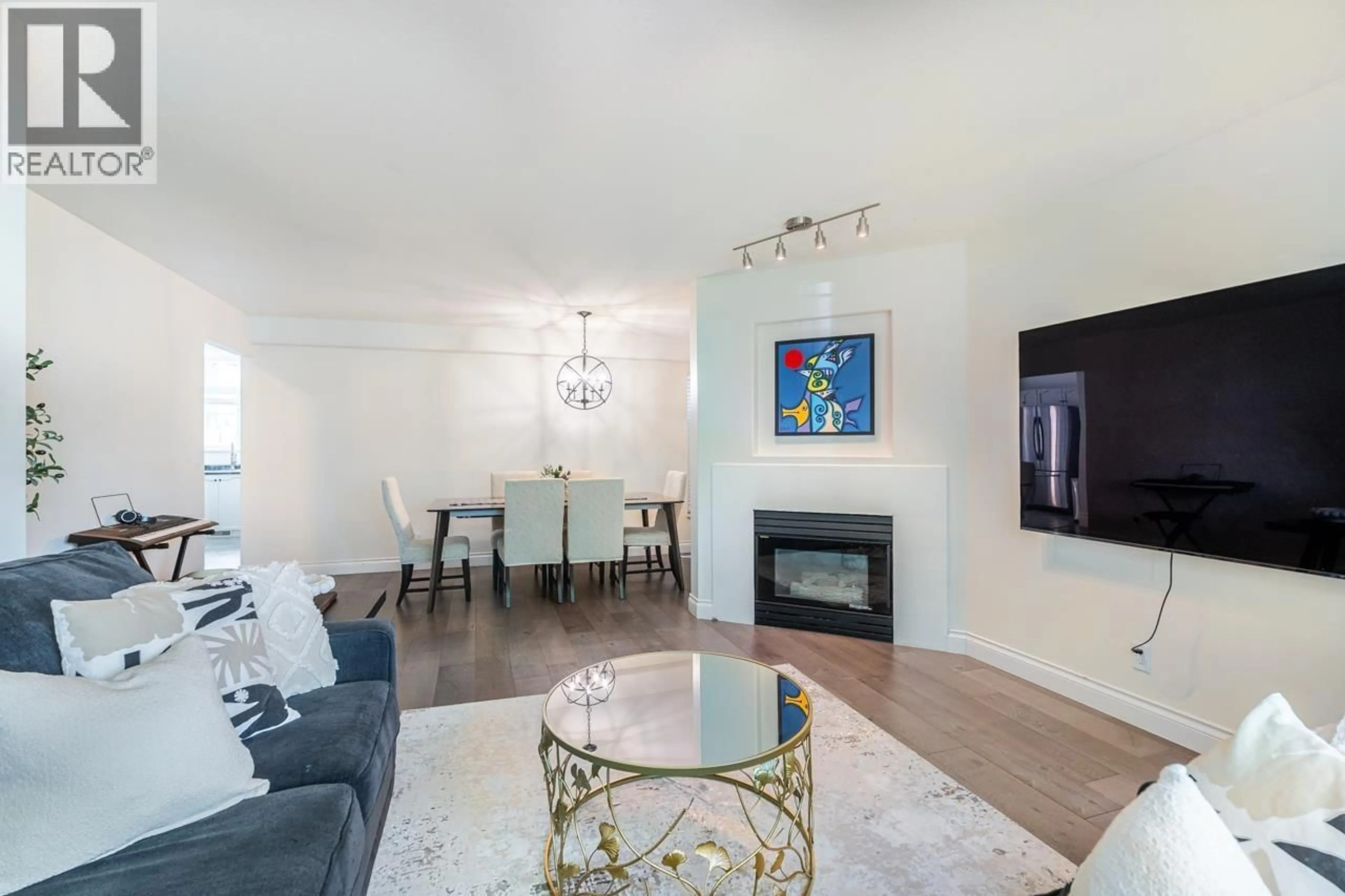 Living room with furniture, wood/laminate floor for 19 - 11536 236 STREET, Maple Ridge British Columbia V4R2C6