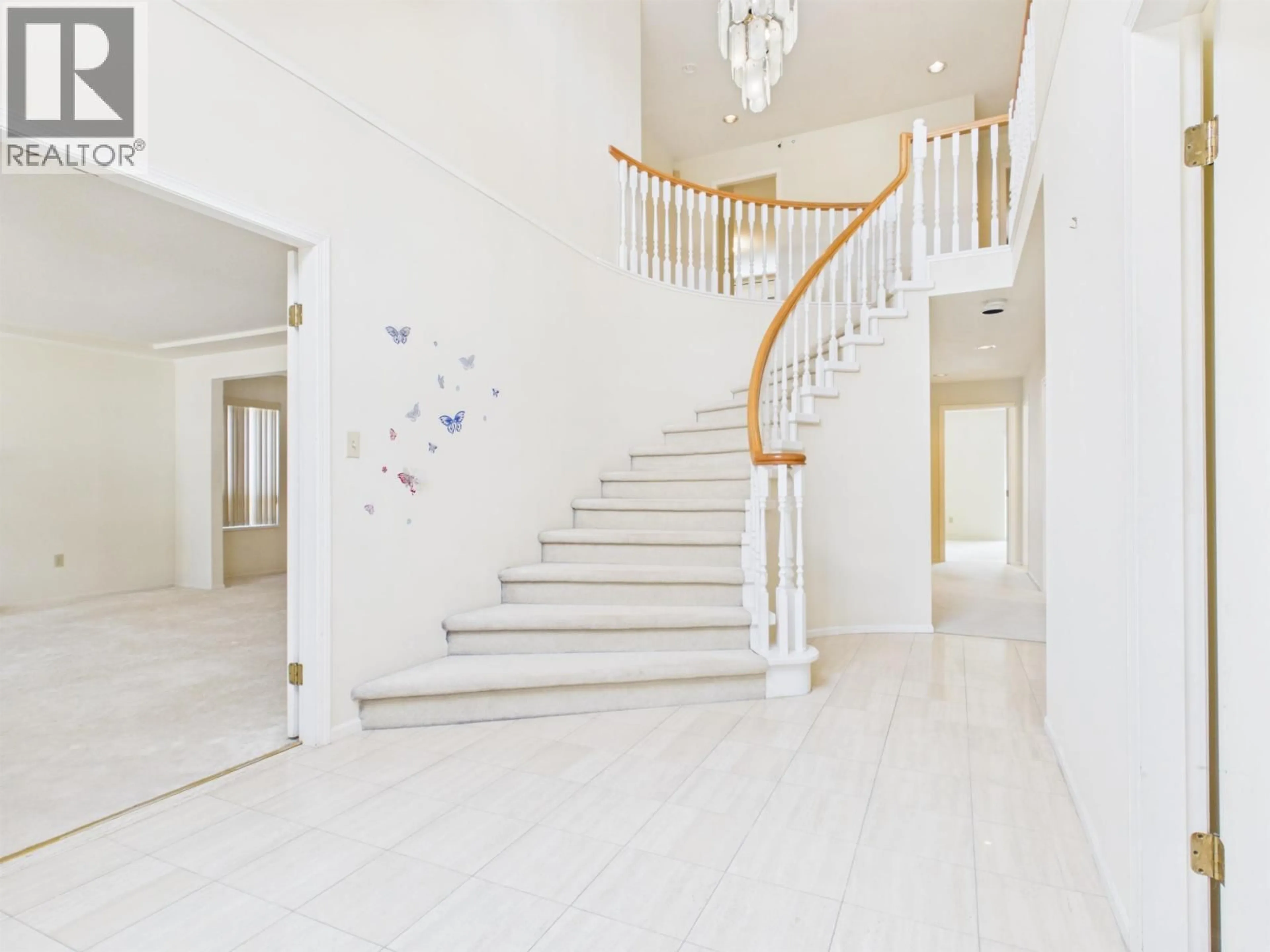 Indoor foyer for 2718 OLIVER CRESCENT, Vancouver British Columbia V6L1S9
