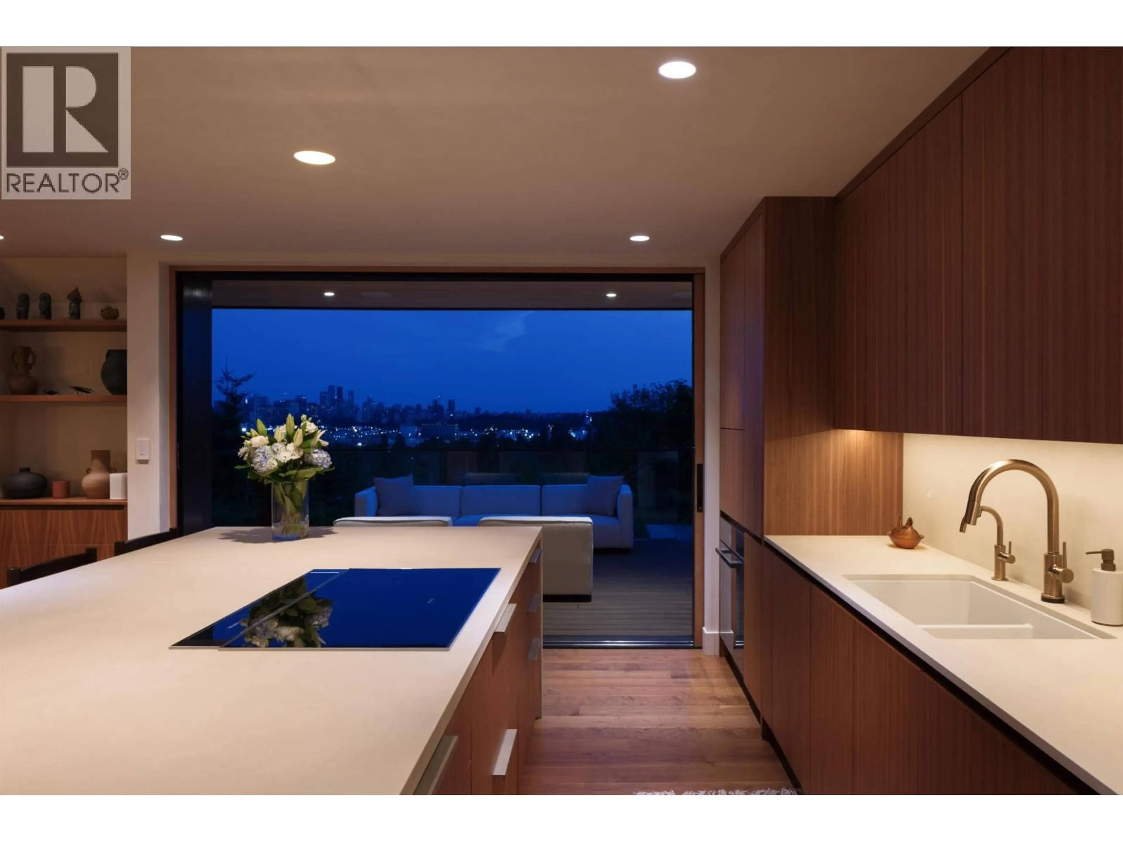 Contemporary kitchen, unknown for 1295 KEITH ROAD, North Vancouver British Columbia V7P1Y9