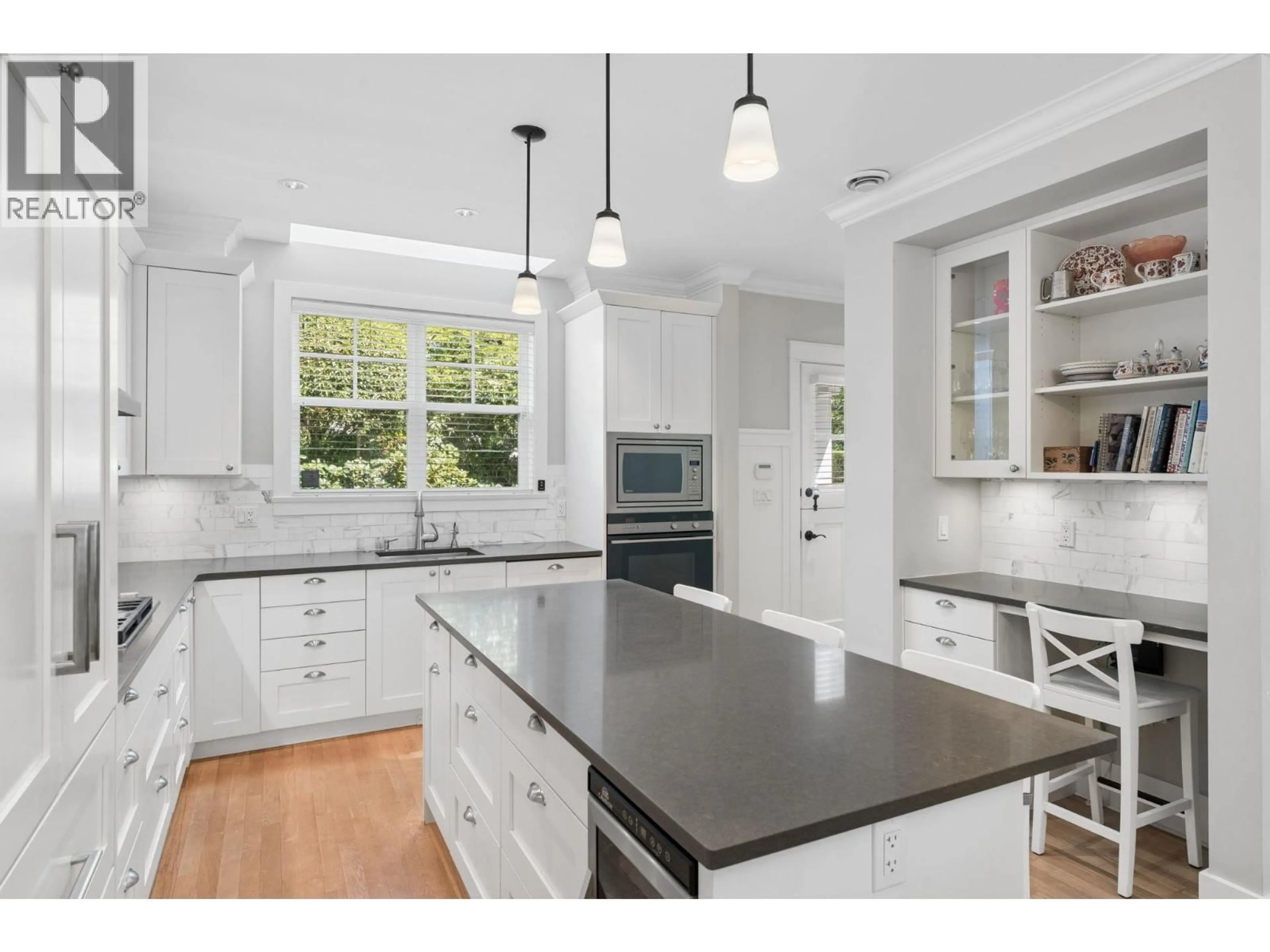 Open concept kitchen, unknown for 2071 ESQUIMALT AVENUE, West Vancouver British Columbia V7V1S3