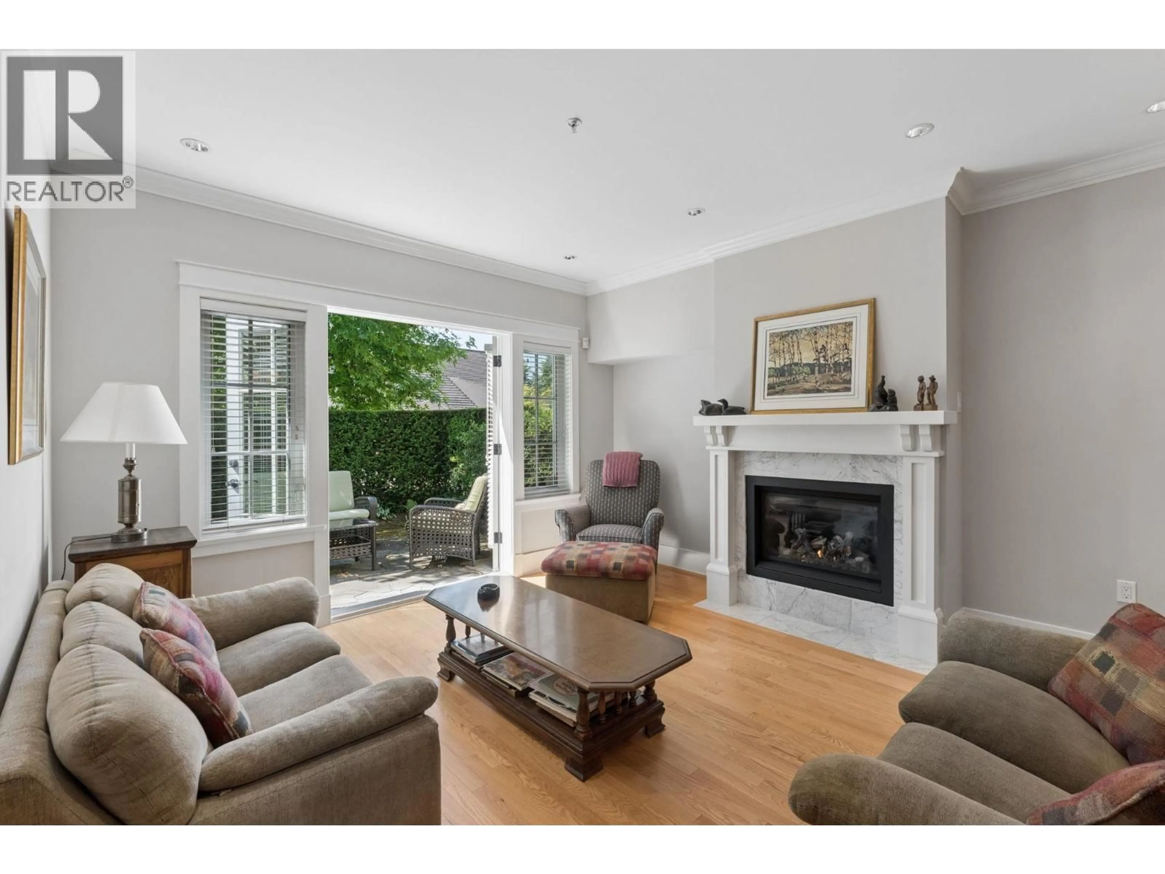 Living room with furniture, unknown for 2071 ESQUIMALT AVENUE, West Vancouver British Columbia V7V1S3