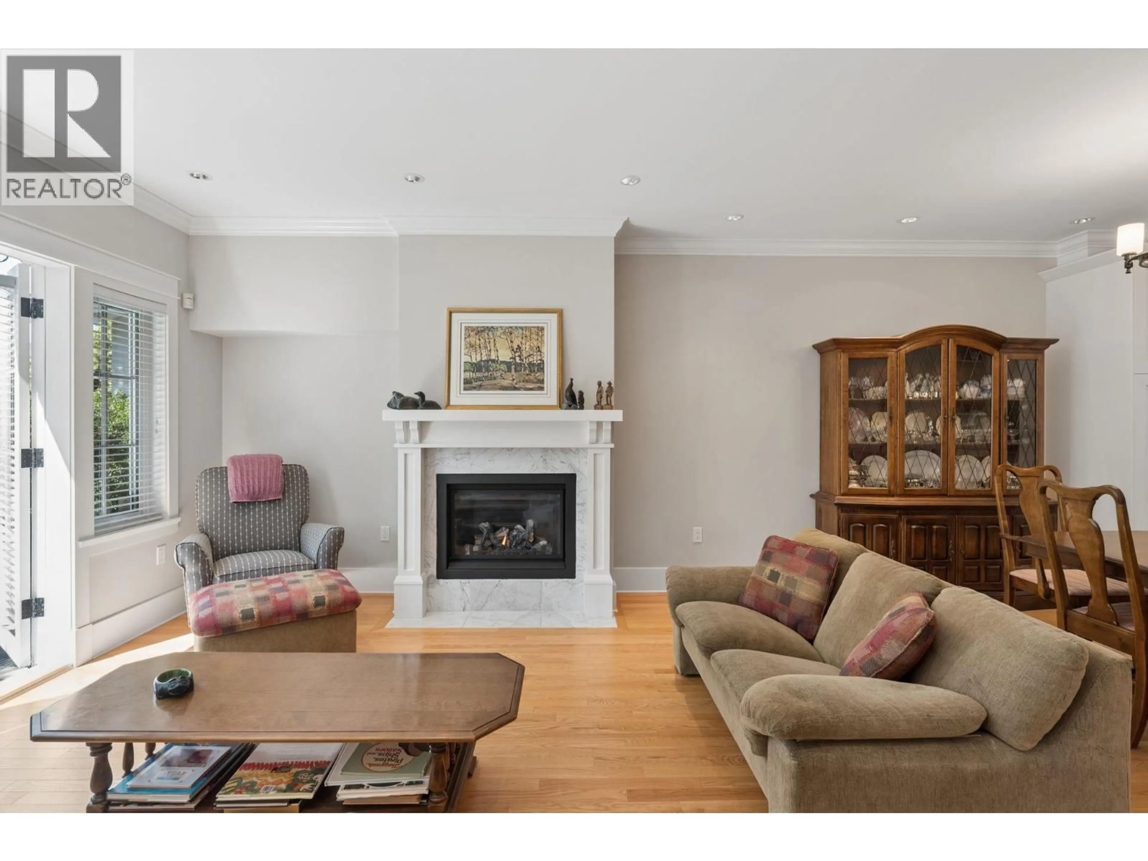 Living room with furniture, wood/laminate floor for 2071 ESQUIMALT AVENUE, West Vancouver British Columbia V7V1S3