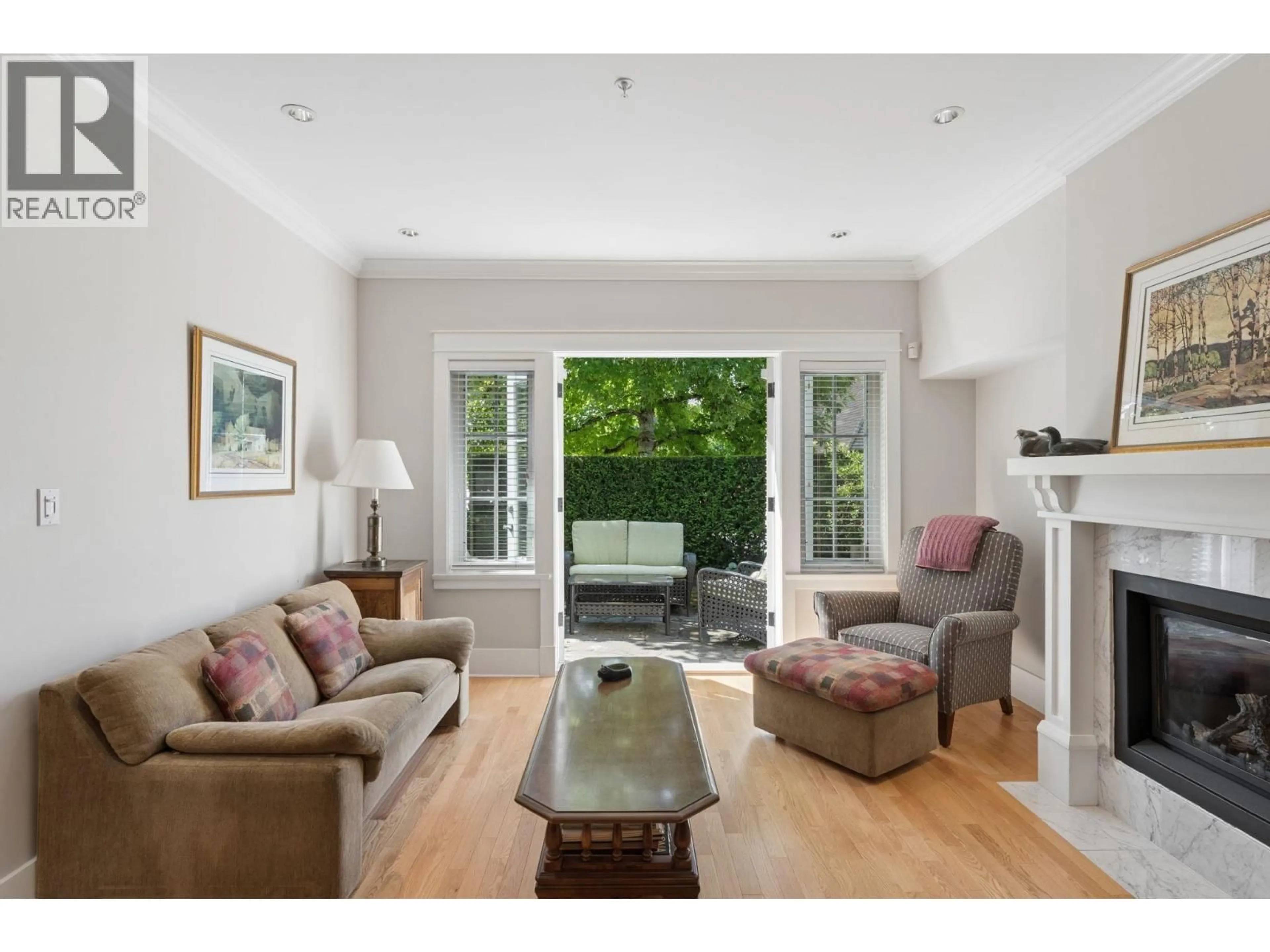 Living room with furniture, unknown for 2071 ESQUIMALT AVENUE, West Vancouver British Columbia V7V1S3
