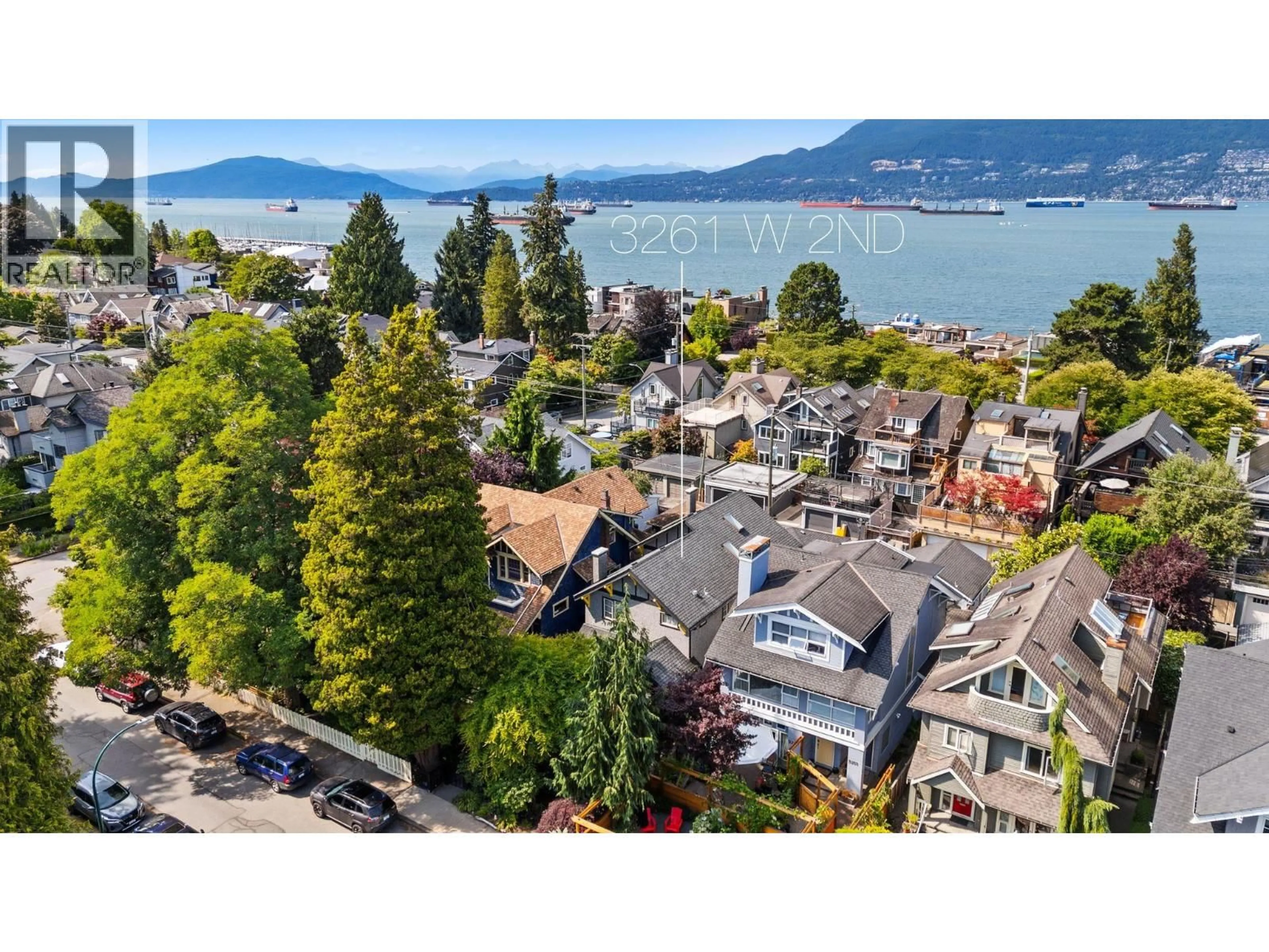 A pic from outside/outdoor area/front of a property/back of a property/a pic from drone, water/lake/river/ocean view for 3261 2ND AVENUE, Vancouver British Columbia V6K1K9