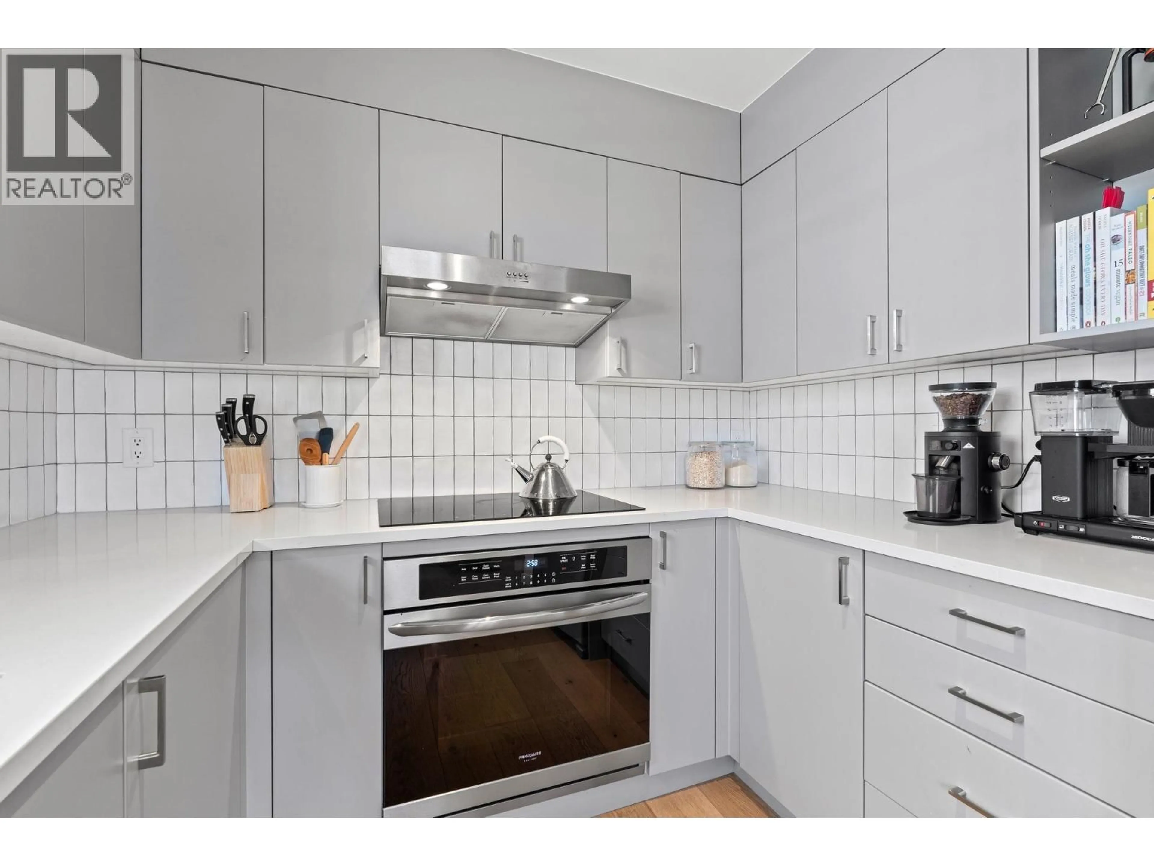 Standard kitchen, ceramic/tile floor for 3261 2ND AVENUE, Vancouver British Columbia V6K1K9