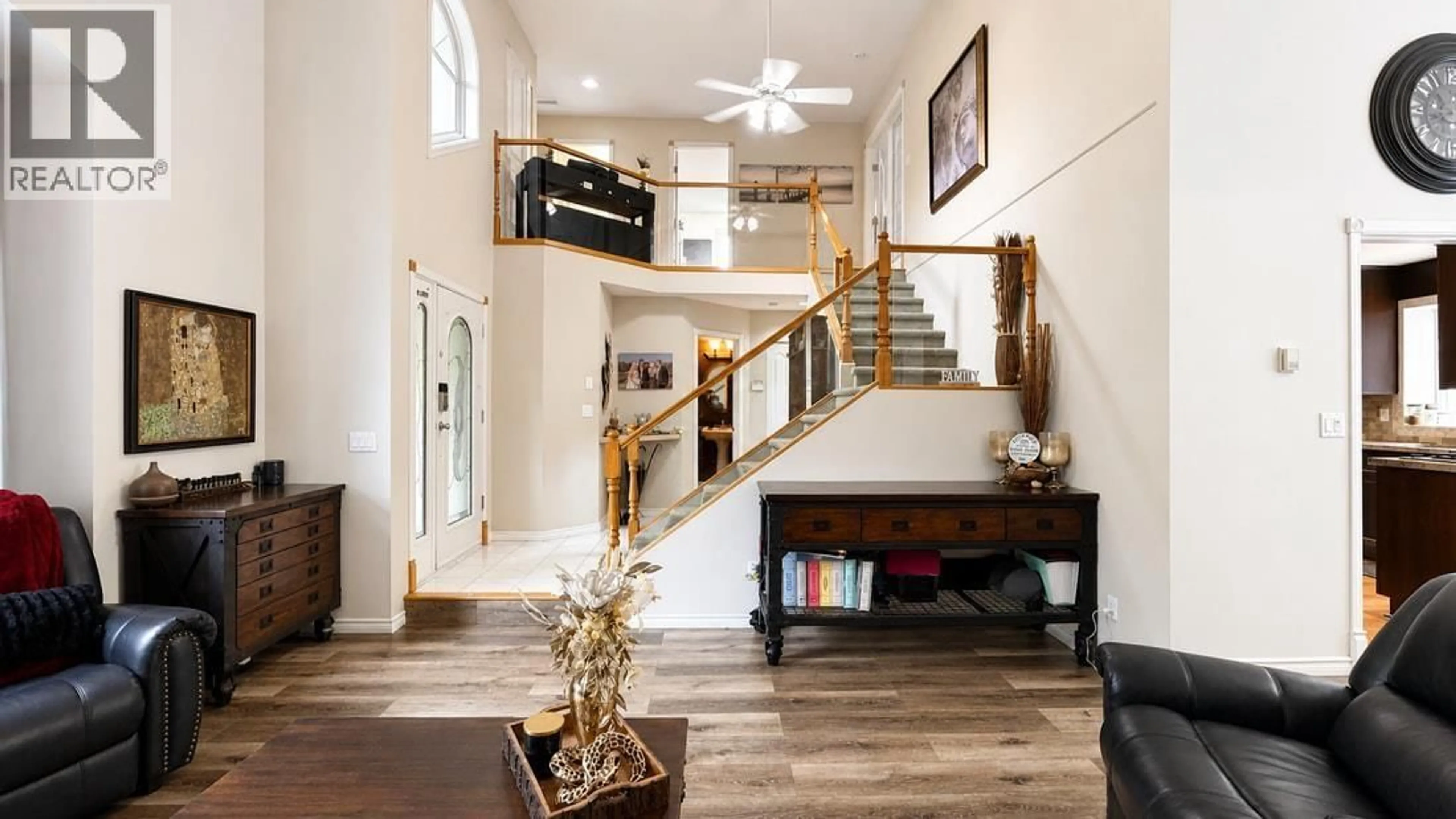 Indoor foyer for 20516 124A AVENUE, Maple Ridge British Columbia V2X0A2