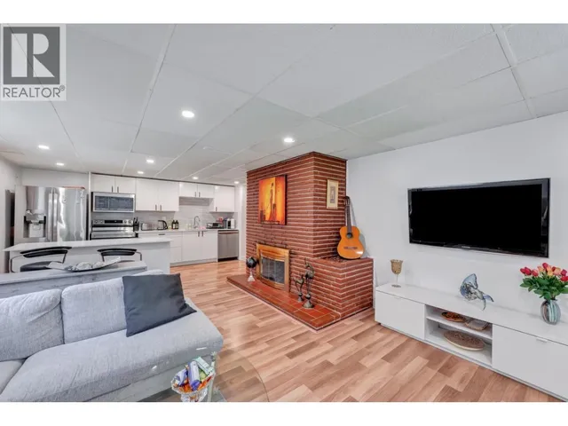 1075 RUTHINA AVENUE, North Vancouver 5