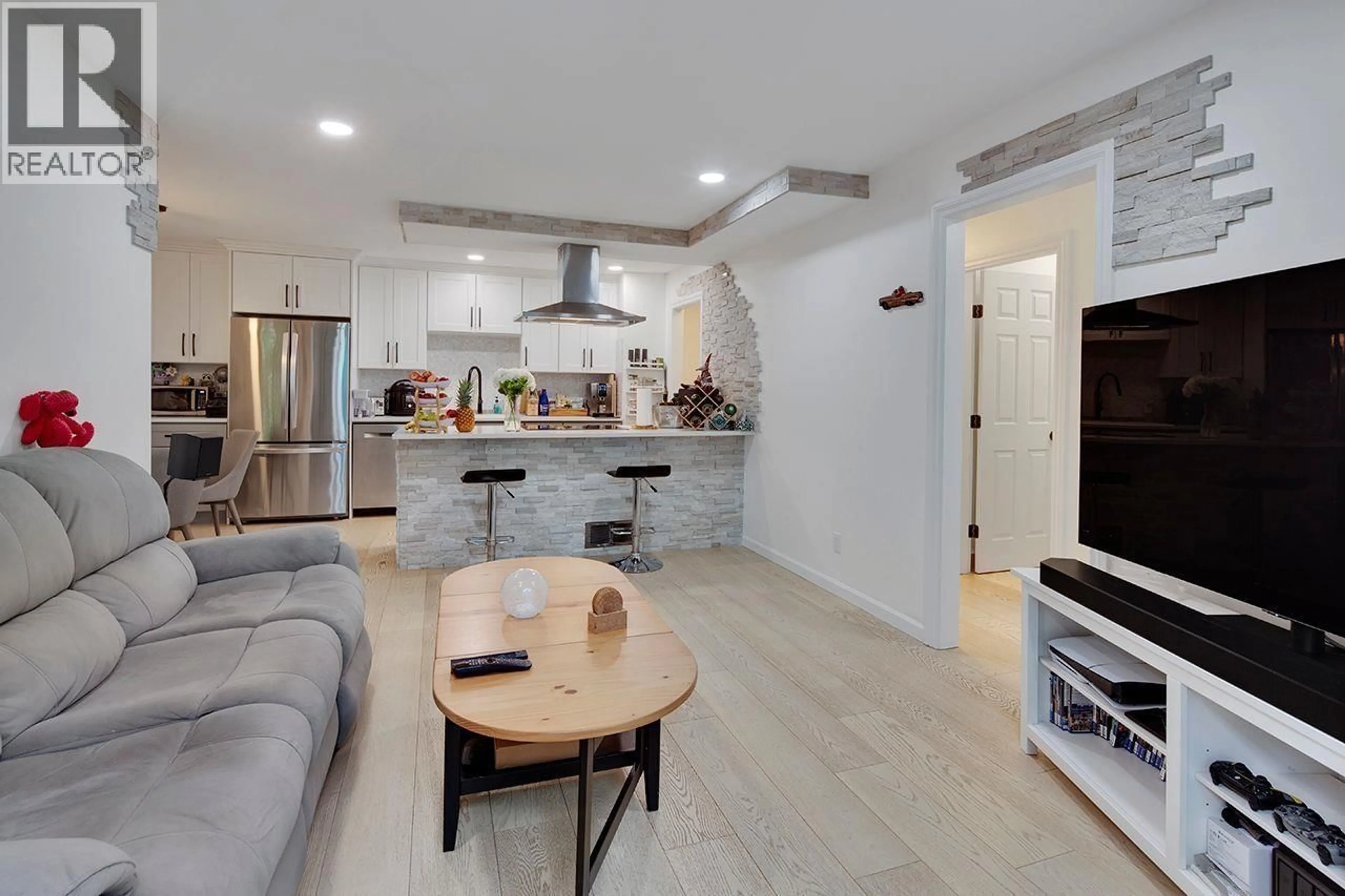 Open concept kitchen, unknown for 1840 PURCELL WAY, North Vancouver British Columbia V7J3K3