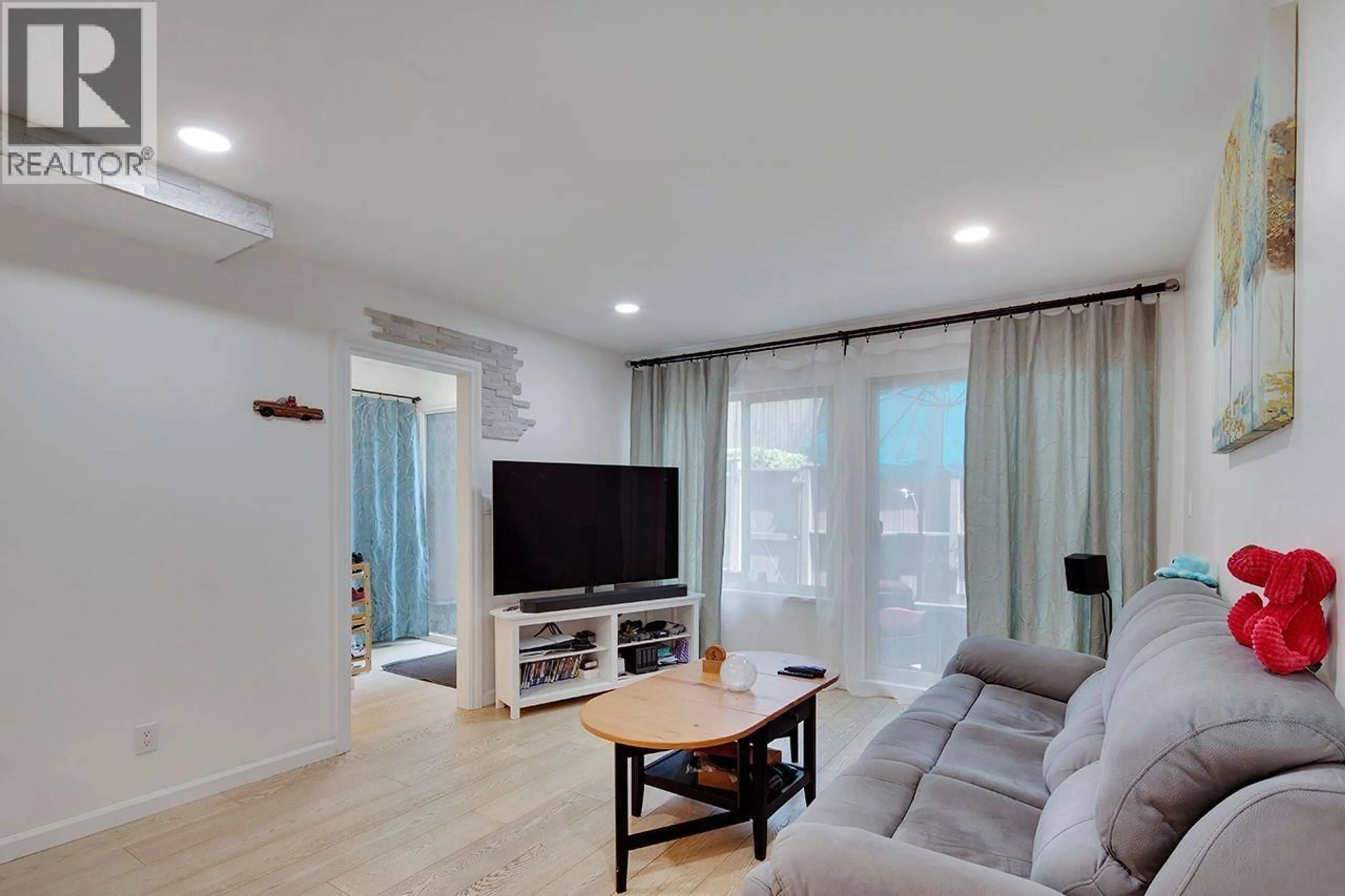 Living room with furniture, wood/laminate floor for 1840 PURCELL WAY, North Vancouver British Columbia V7J3K3