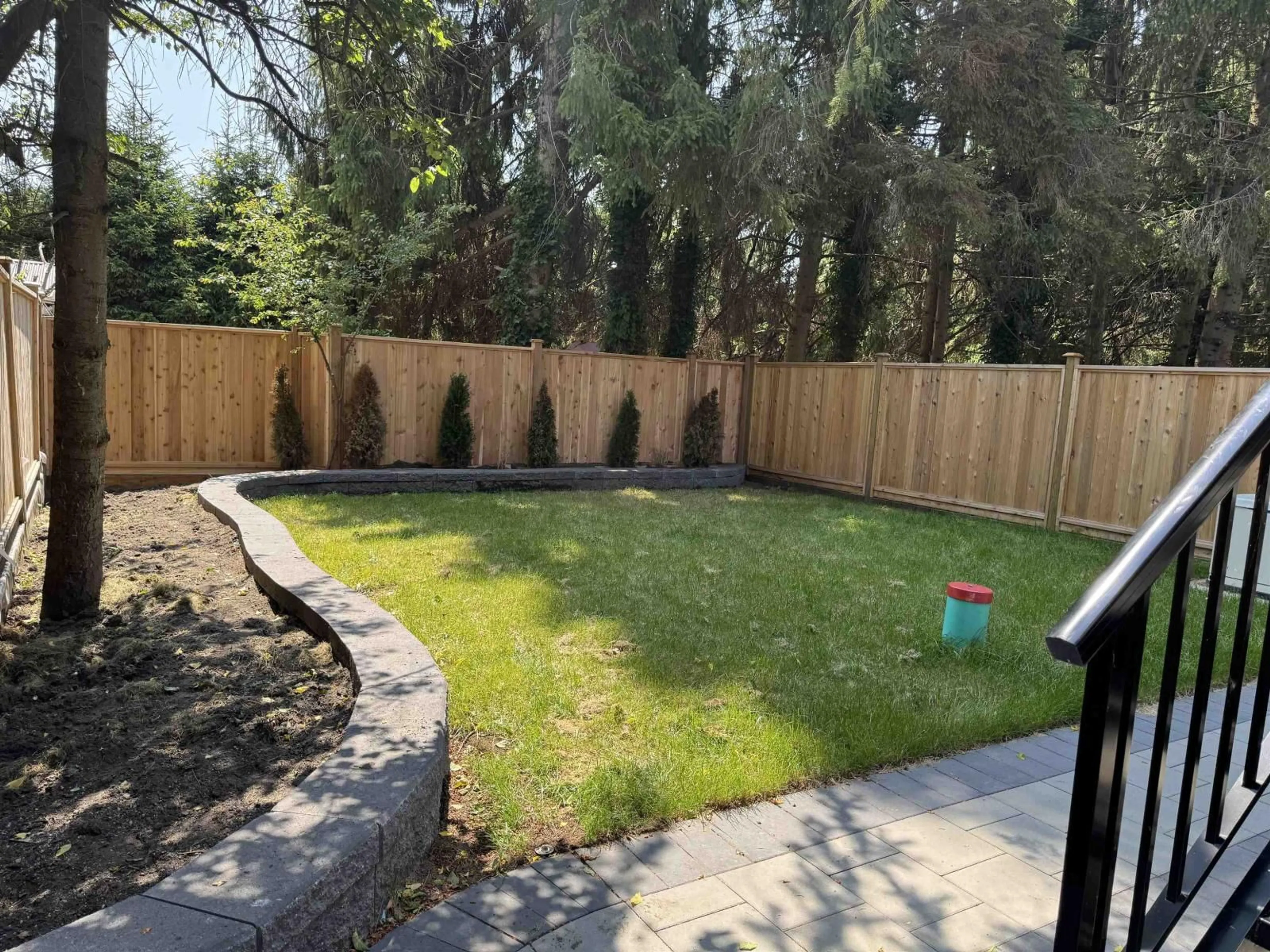 A pic from outside/outdoor area/front of a property/back of a property/a pic from drone, forest/trees view for 14206 NORTH BLUFF ROAD, White Rock British Columbia V4B3C4