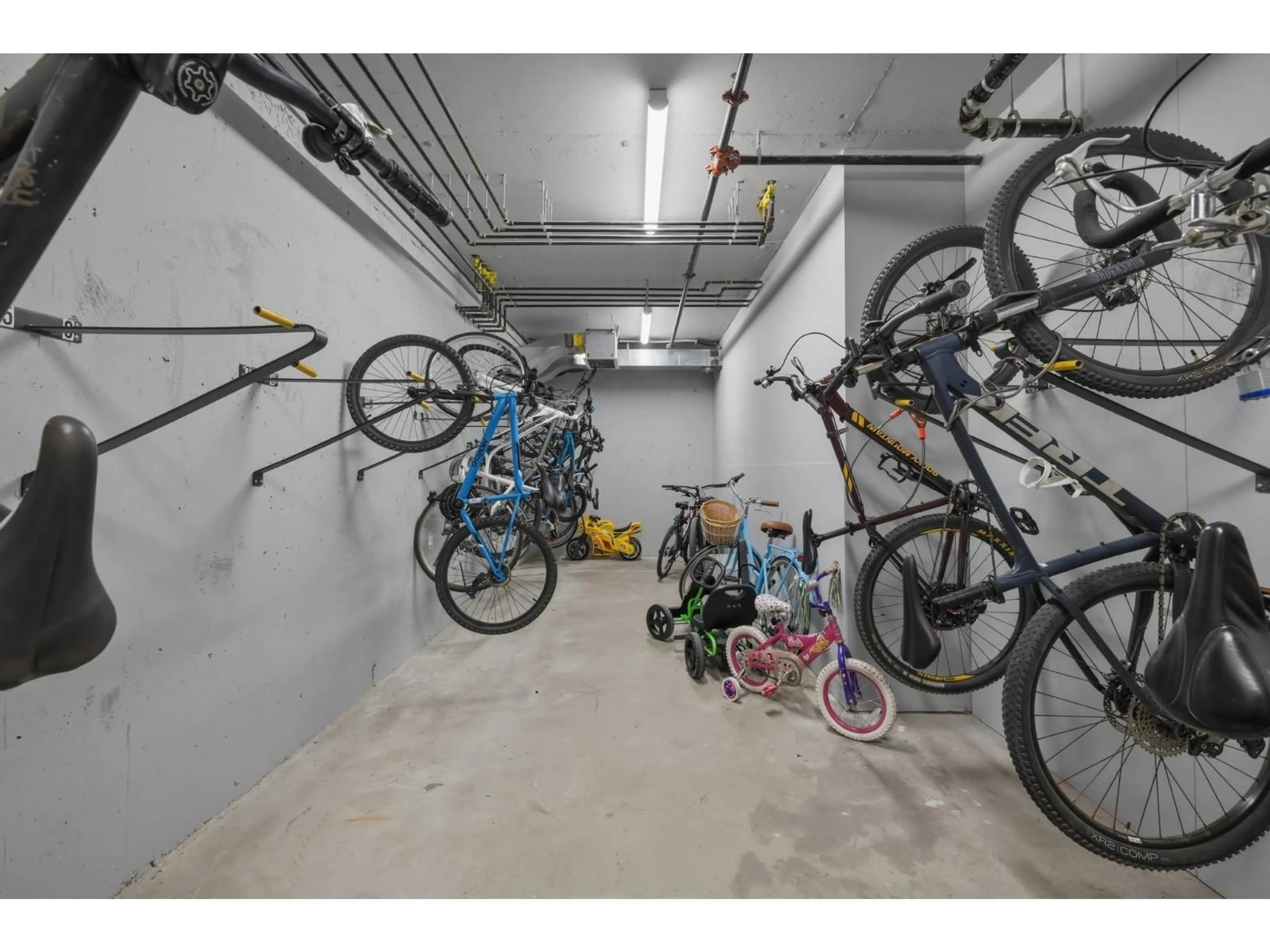 Indoor garage for 212 - 32838 VENTURA AVENUE AVENUE, Abbotsford British Columbia V2S0M5