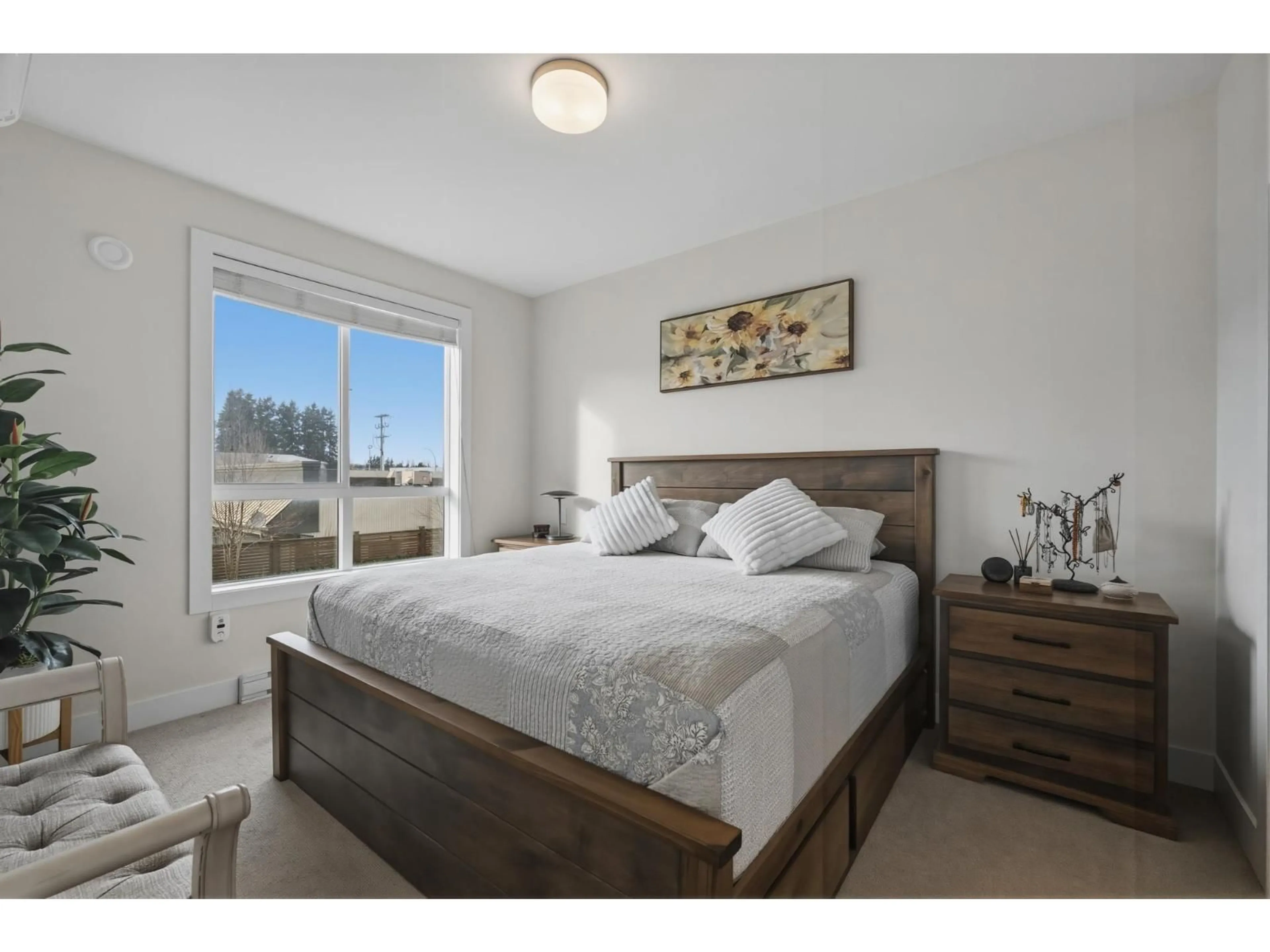 Bedroom with bed, wood/laminate floor for 212 - 32838 VENTURA AVENUE AVENUE, Abbotsford British Columbia V2S0M5