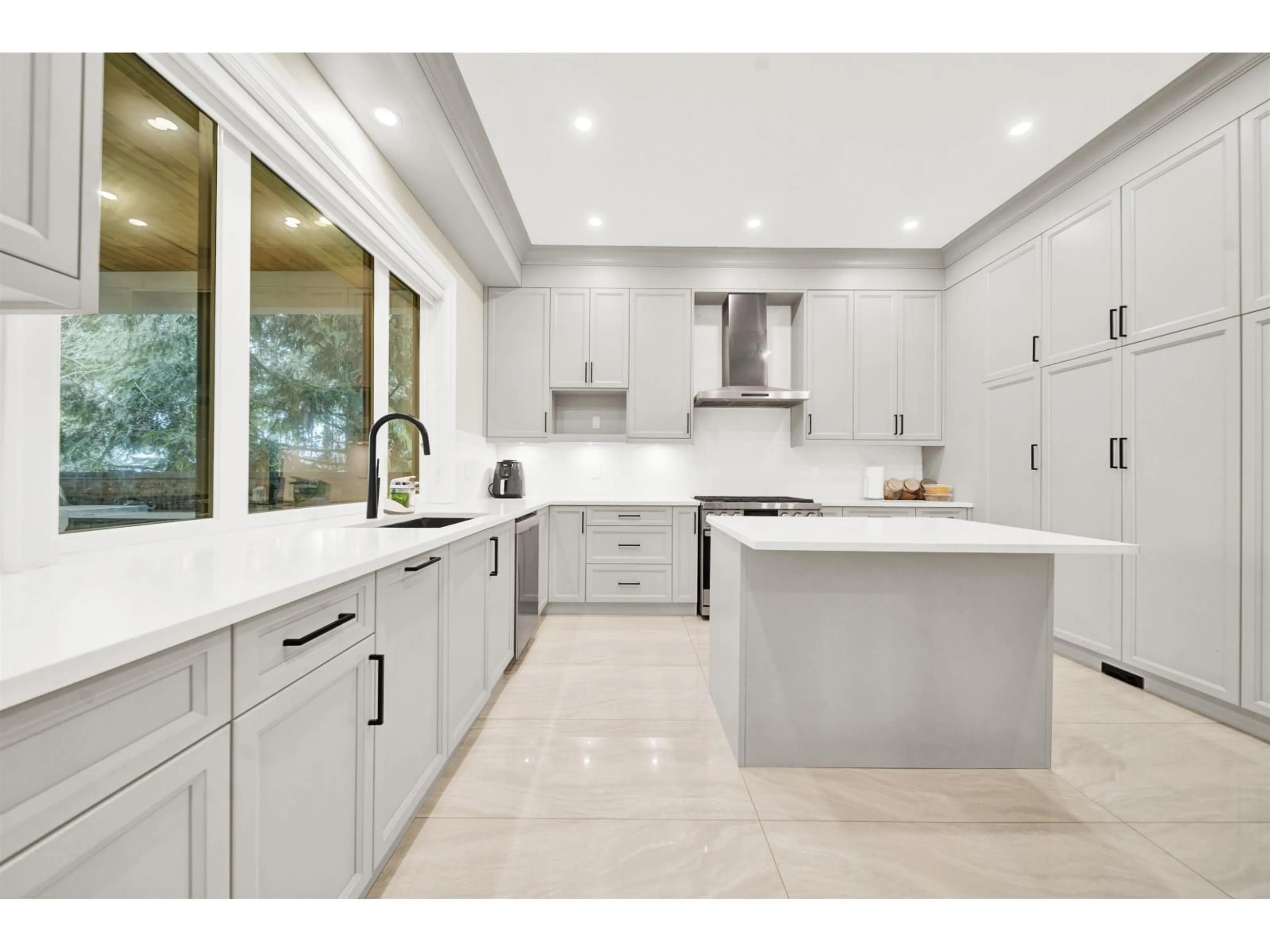 Contemporary kitchen, ceramic/tile floor for 16285 28 AVENUE, Surrey British Columbia V3Z0E4