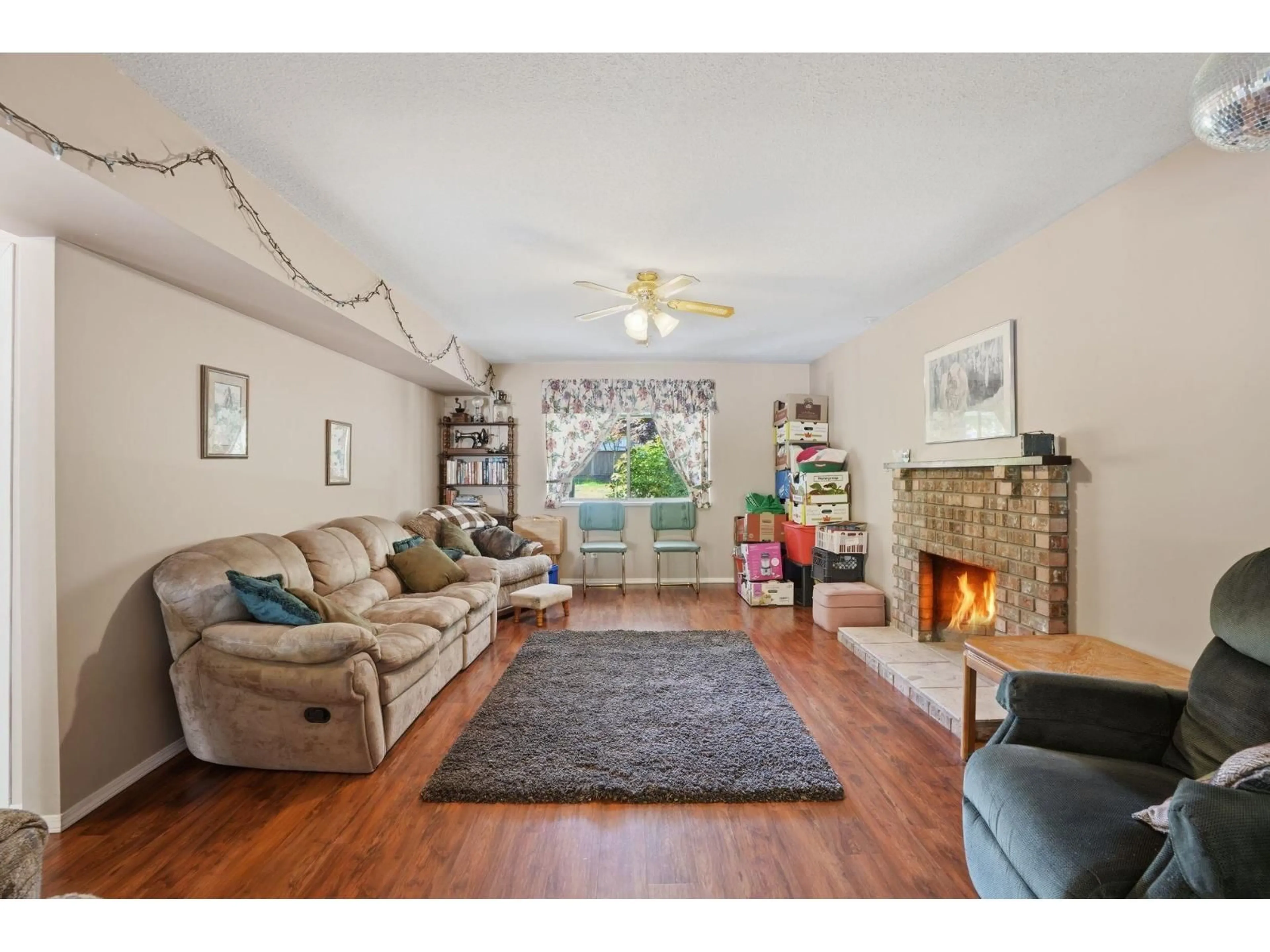 Living room with furniture, unknown for 14287 73A AVE AVENUE, Surrey British Columbia V3W2R9