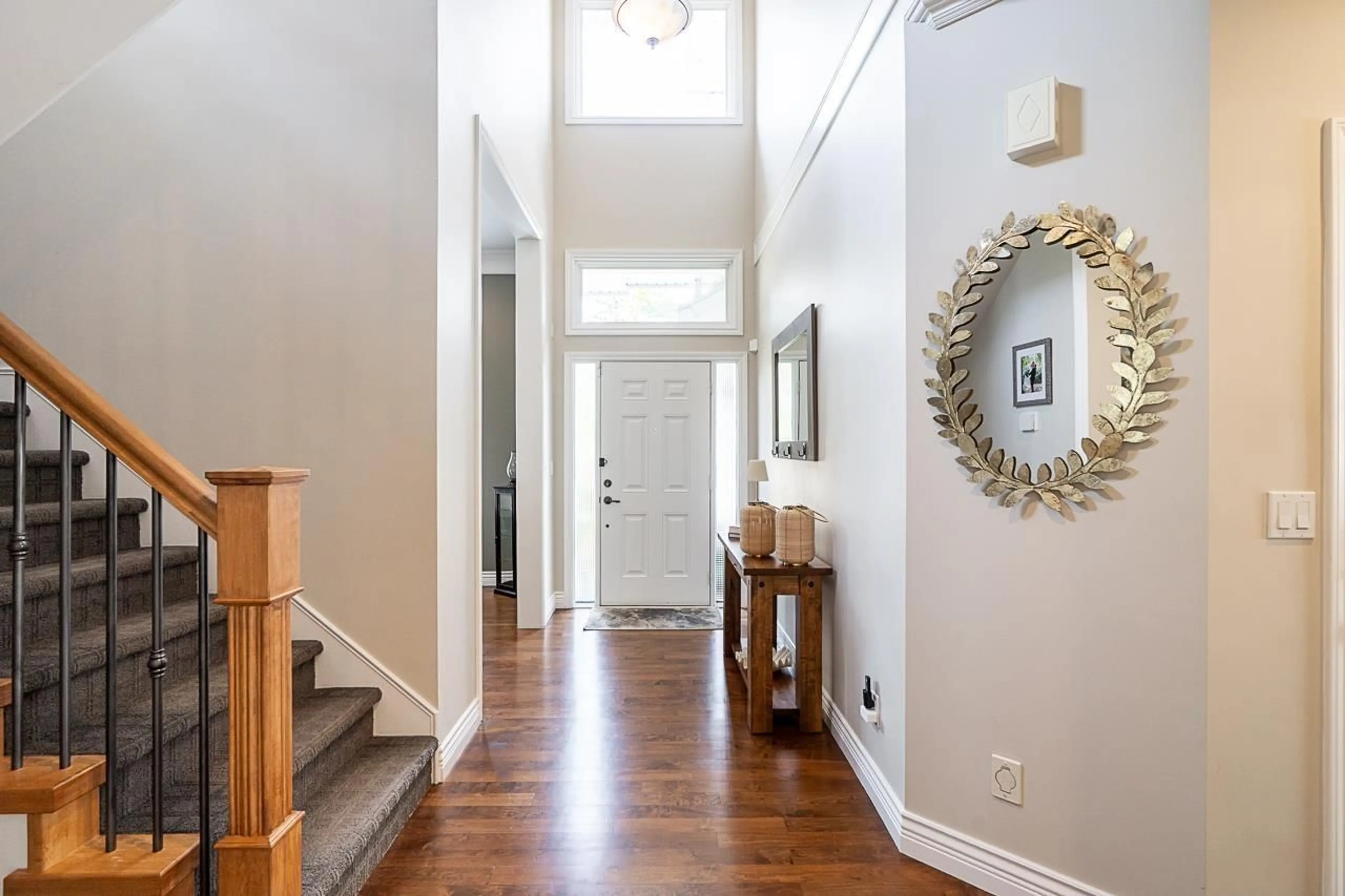 Indoor entryway for 15436 36B AVENUE, Surrey British Columbia V3Z0H3
