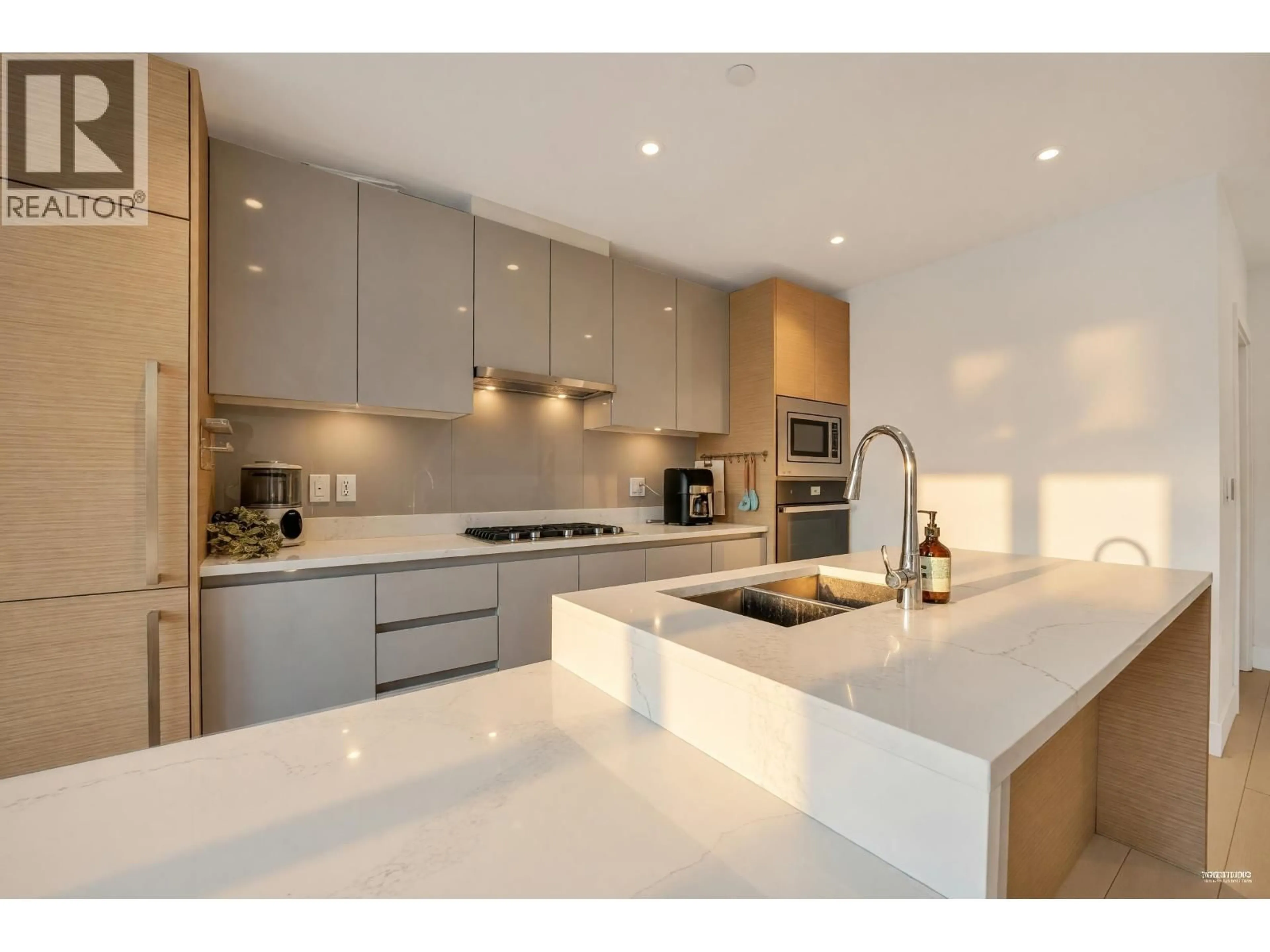 Contemporary kitchen, unknown for 512 - 3538 SAWMILL CRESCENT, Vancouver British Columbia V5S0J8