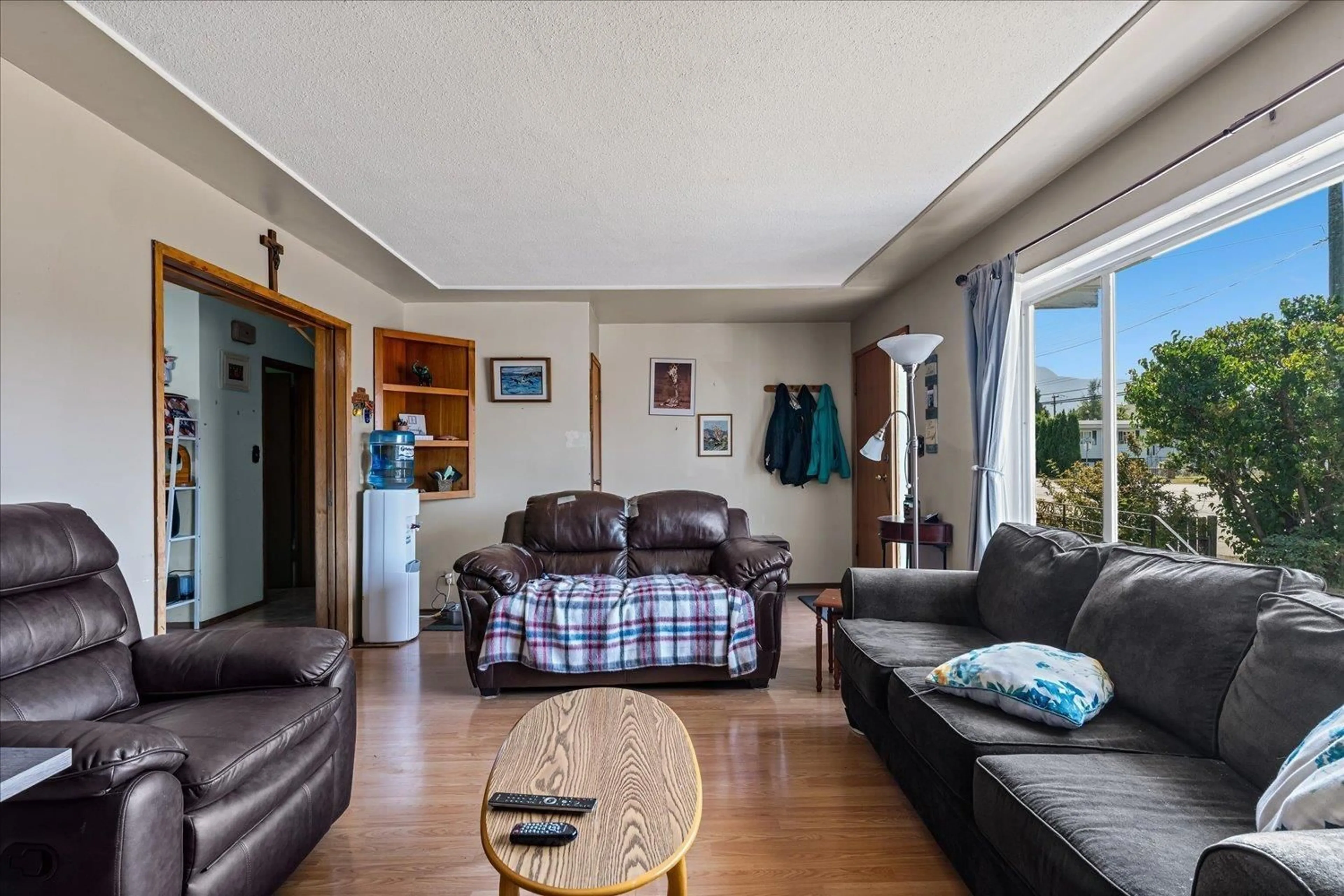 Living room with furniture, unknown for 46515 CHILLIWACK CENTRAL ROAD, Chilliwack British Columbia V2P1K1