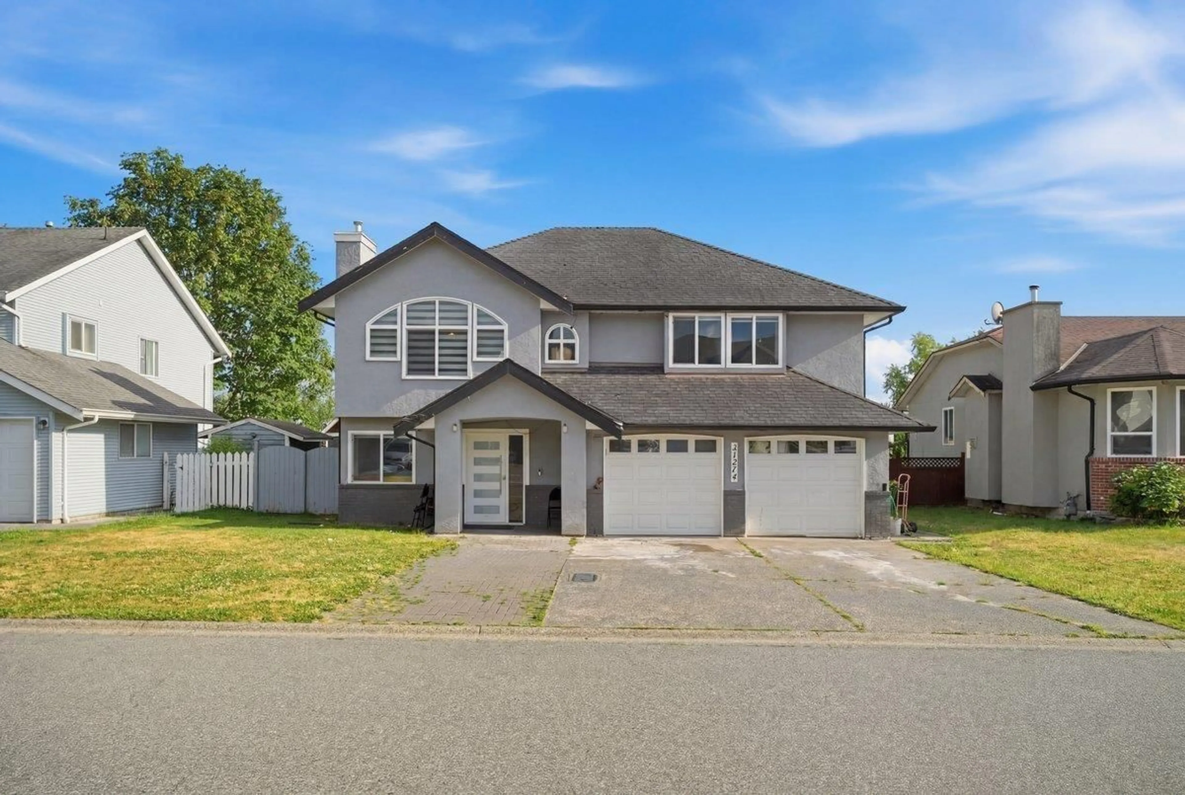 Home with vinyl exterior material, street for 31274 WAGNER DRIVE, Abbotsford British Columbia V2T5G1