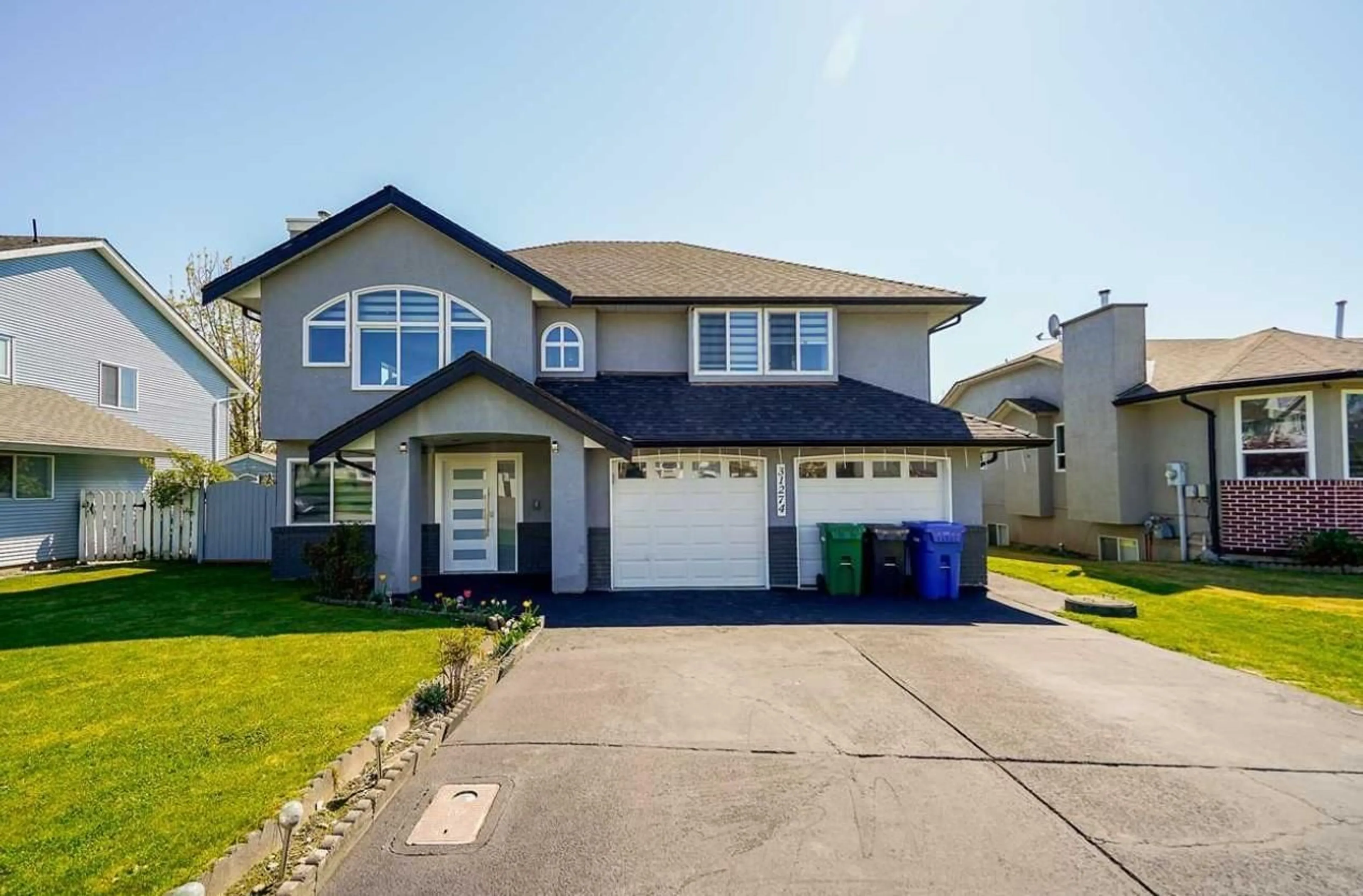 Home with vinyl exterior material, street for 31274 WAGNER DRIVE, Abbotsford British Columbia V2T5G1