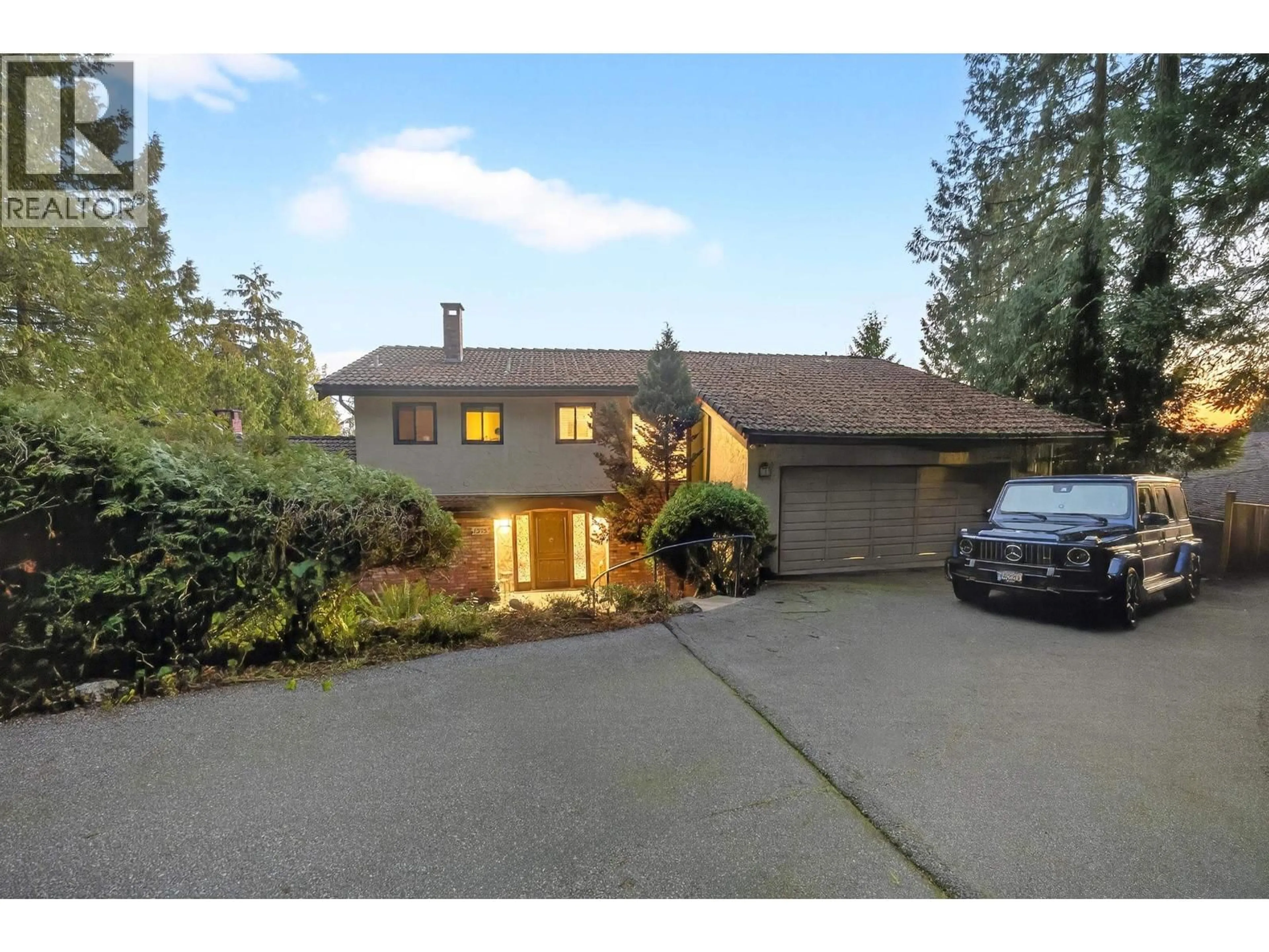 A pic from outside/outdoor area/front of a property/back of a property/a pic from drone, street for 1375 BURNSIDE ROAD, West Vancouver British Columbia V7S2P6