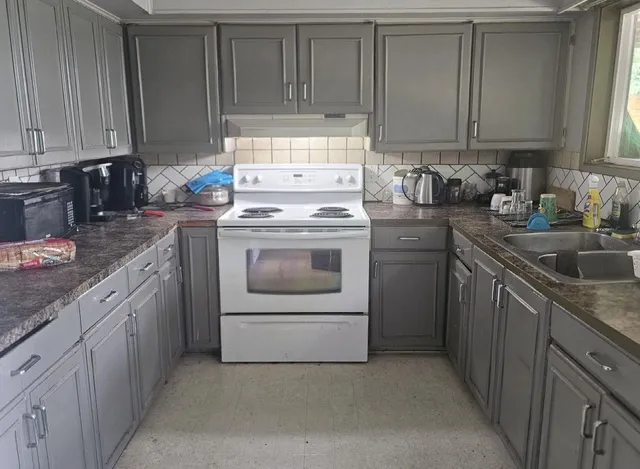 11333 96 AVENUE, Surrey 4