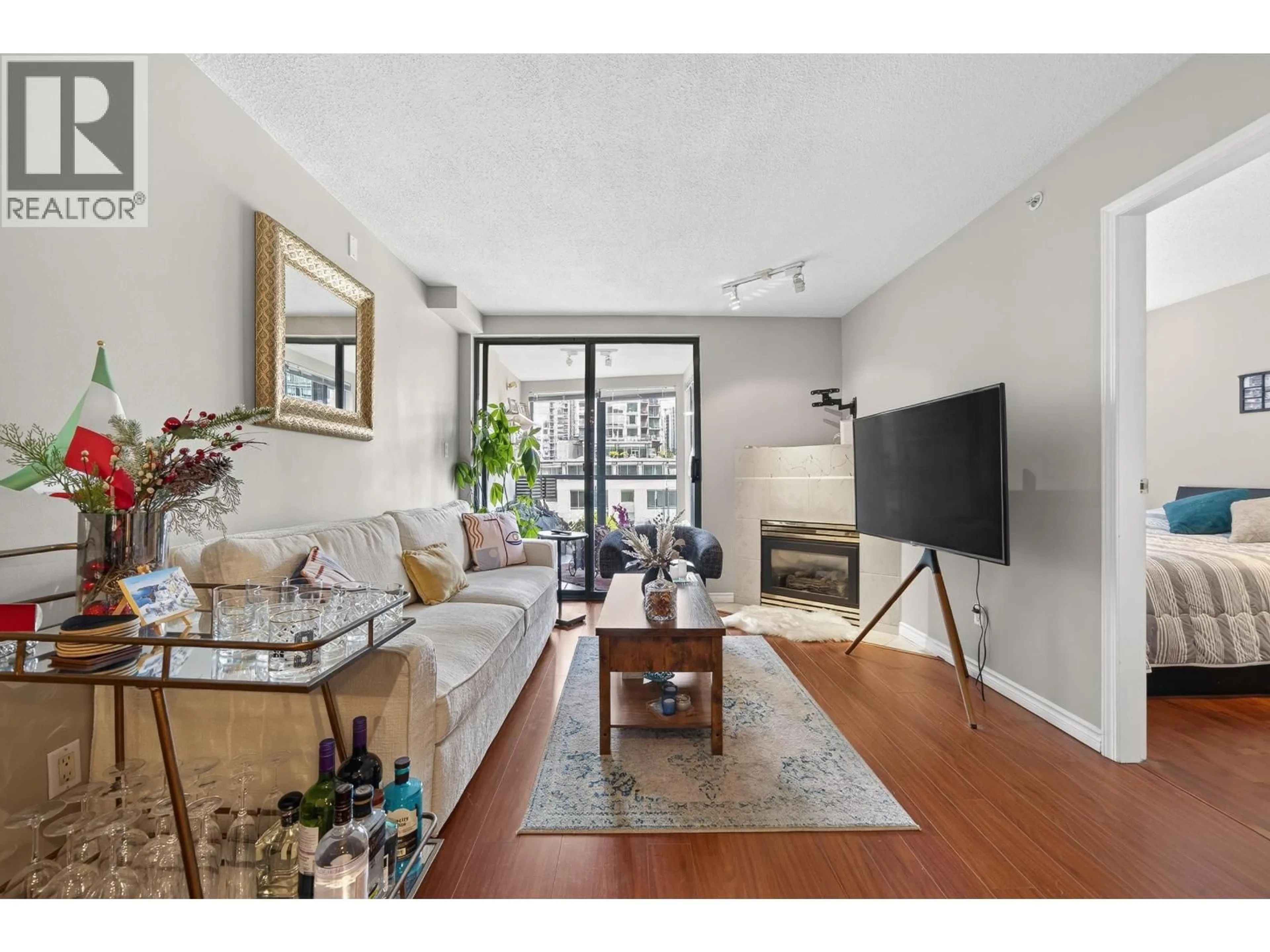 Living room with furniture, unknown for 903 - 939 HOMER STREET, Vancouver British Columbia V6B2W6