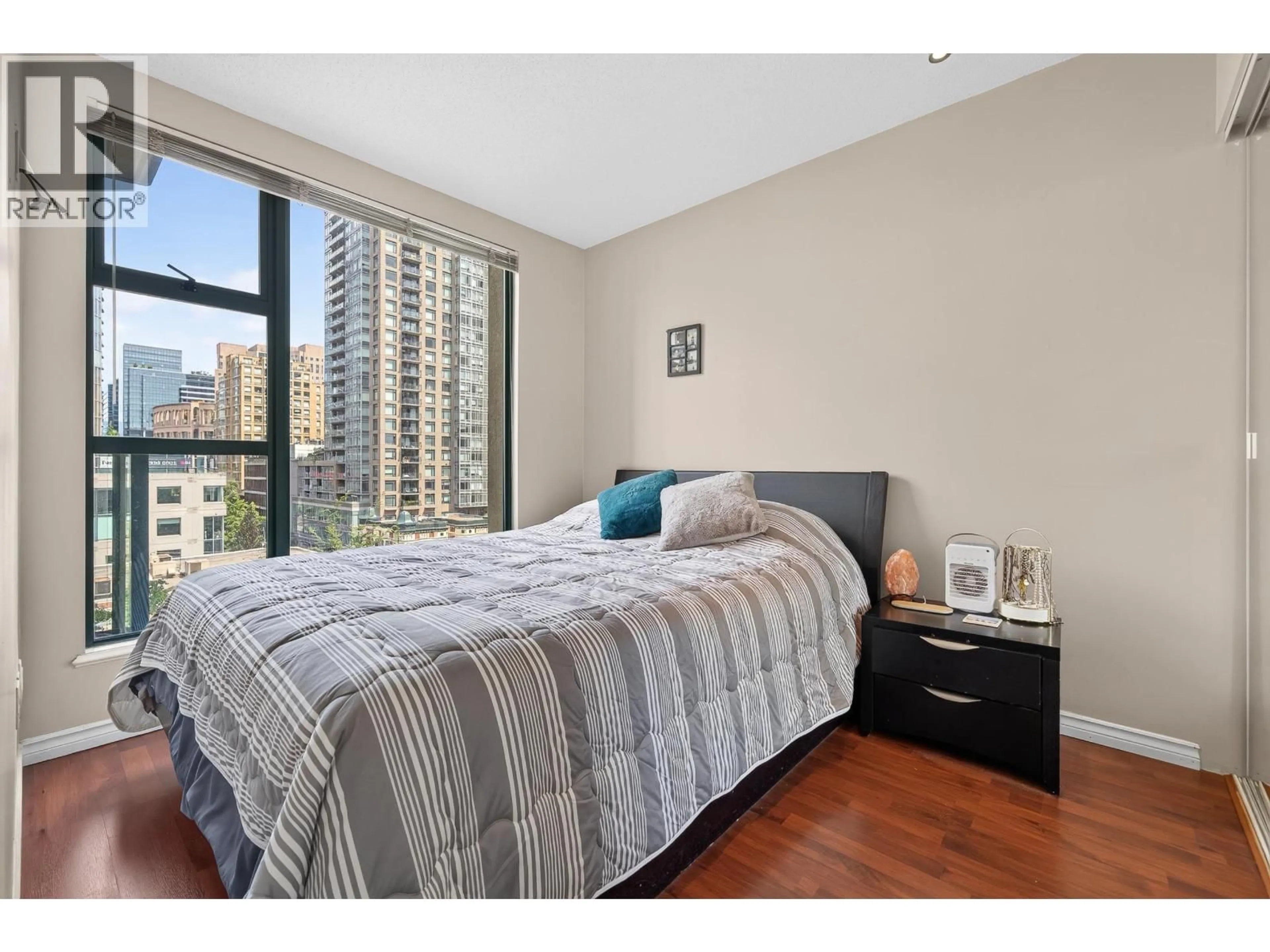 Bedroom with bed, unknown for 903 - 939 HOMER STREET, Vancouver British Columbia V6B2W6