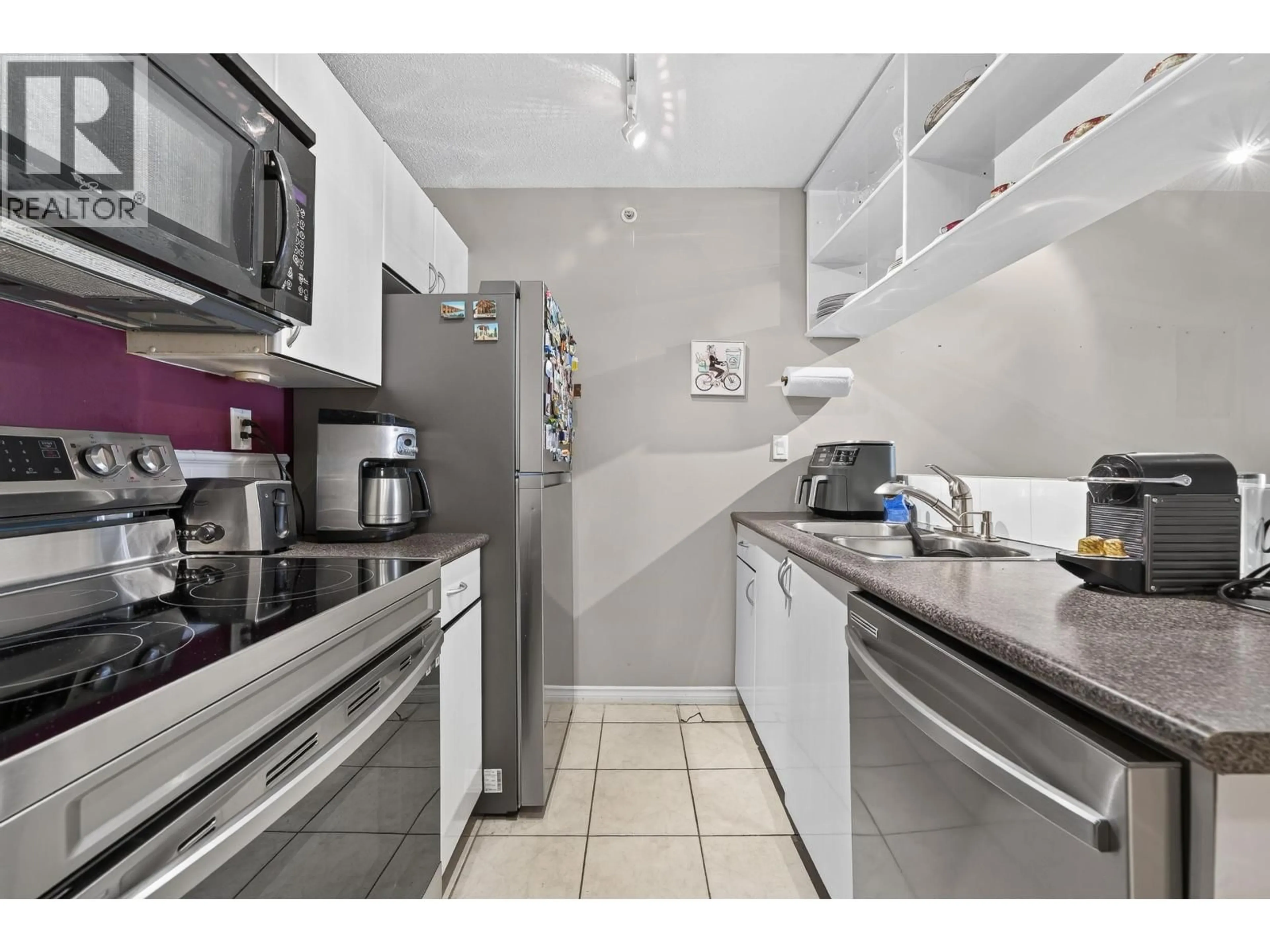Standard kitchen, unknown for 903 - 939 HOMER STREET, Vancouver British Columbia V6B2W6
