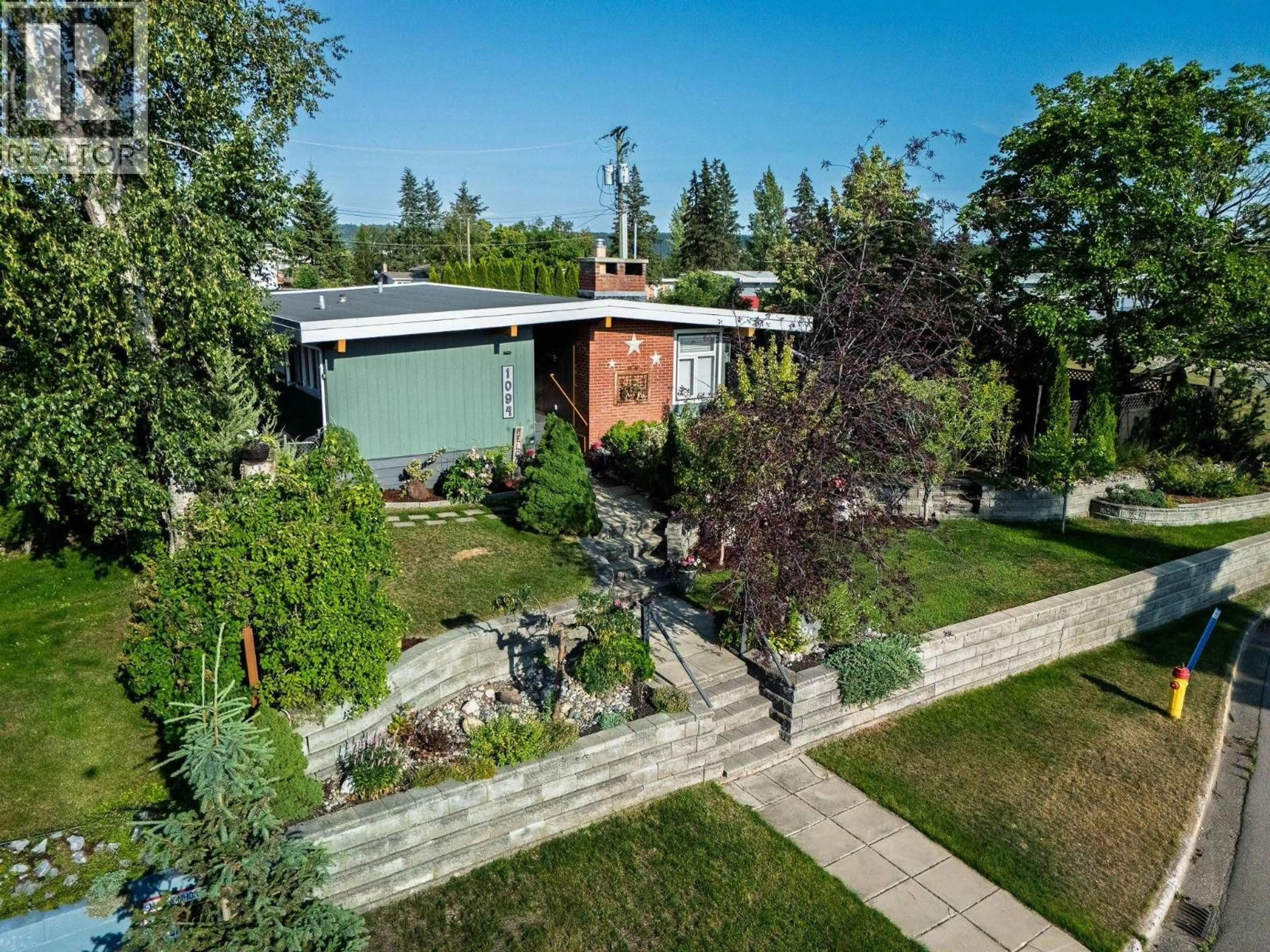 A pic from outside/outdoor area/front of a property/back of a property/a pic from drone, street for 1094 IRWIN STREET, Prince George British Columbia V2M2Y2