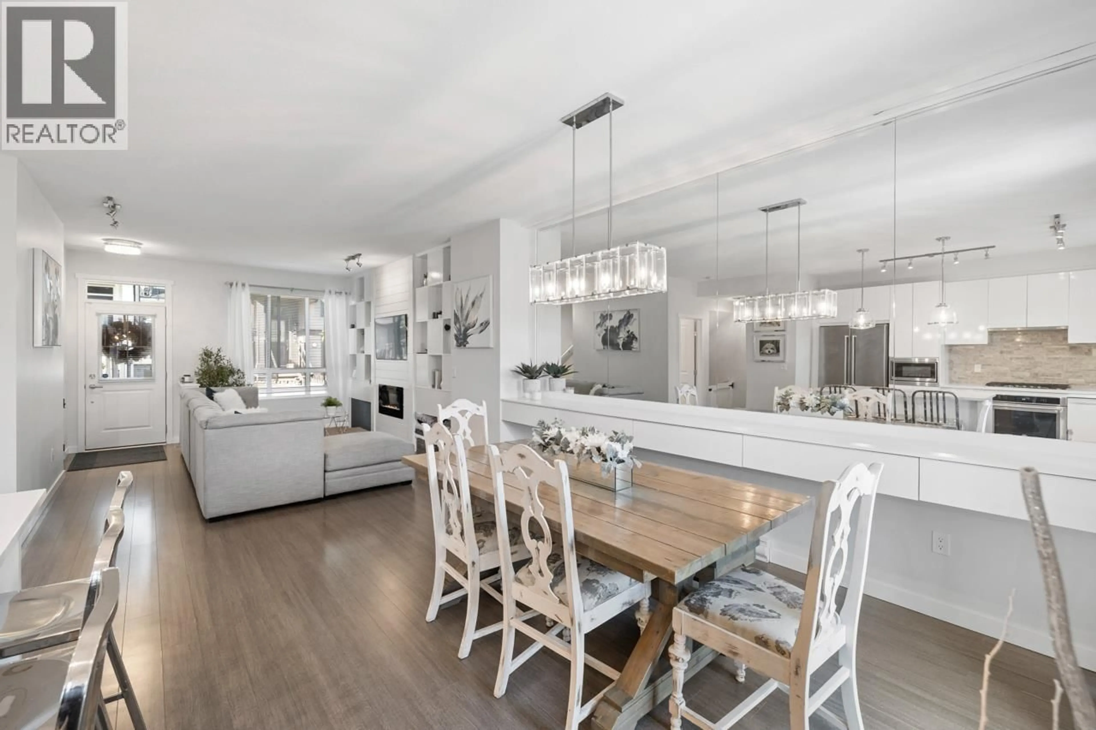 Open concept kitchen, wood/laminate floor for 149 - 3500 BURKE VILLAGE PROMENADE, Coquitlam British Columbia V3E0N2