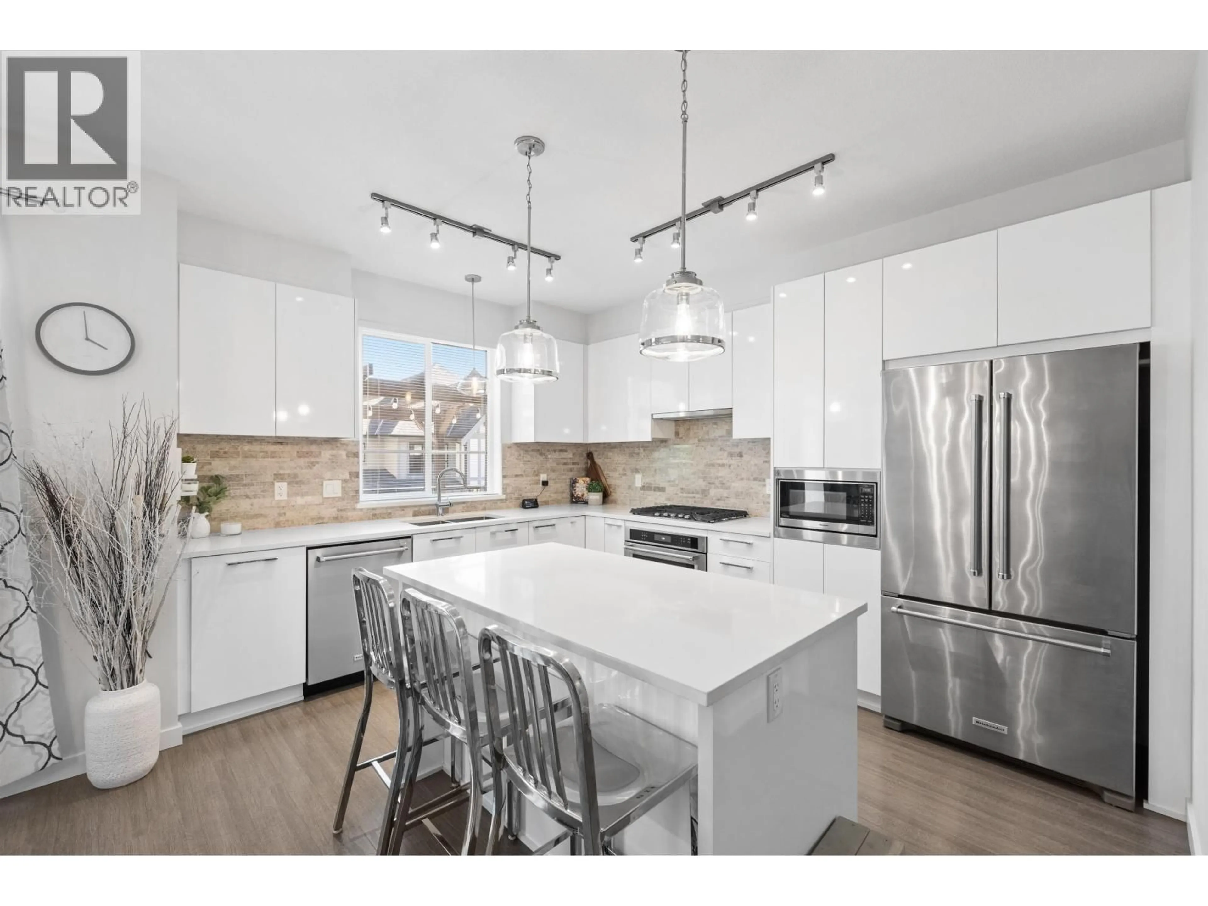 Open concept kitchen, ceramic/tile floor for 149 - 3500 BURKE VILLAGE PROMENADE, Coquitlam British Columbia V3E0N2
