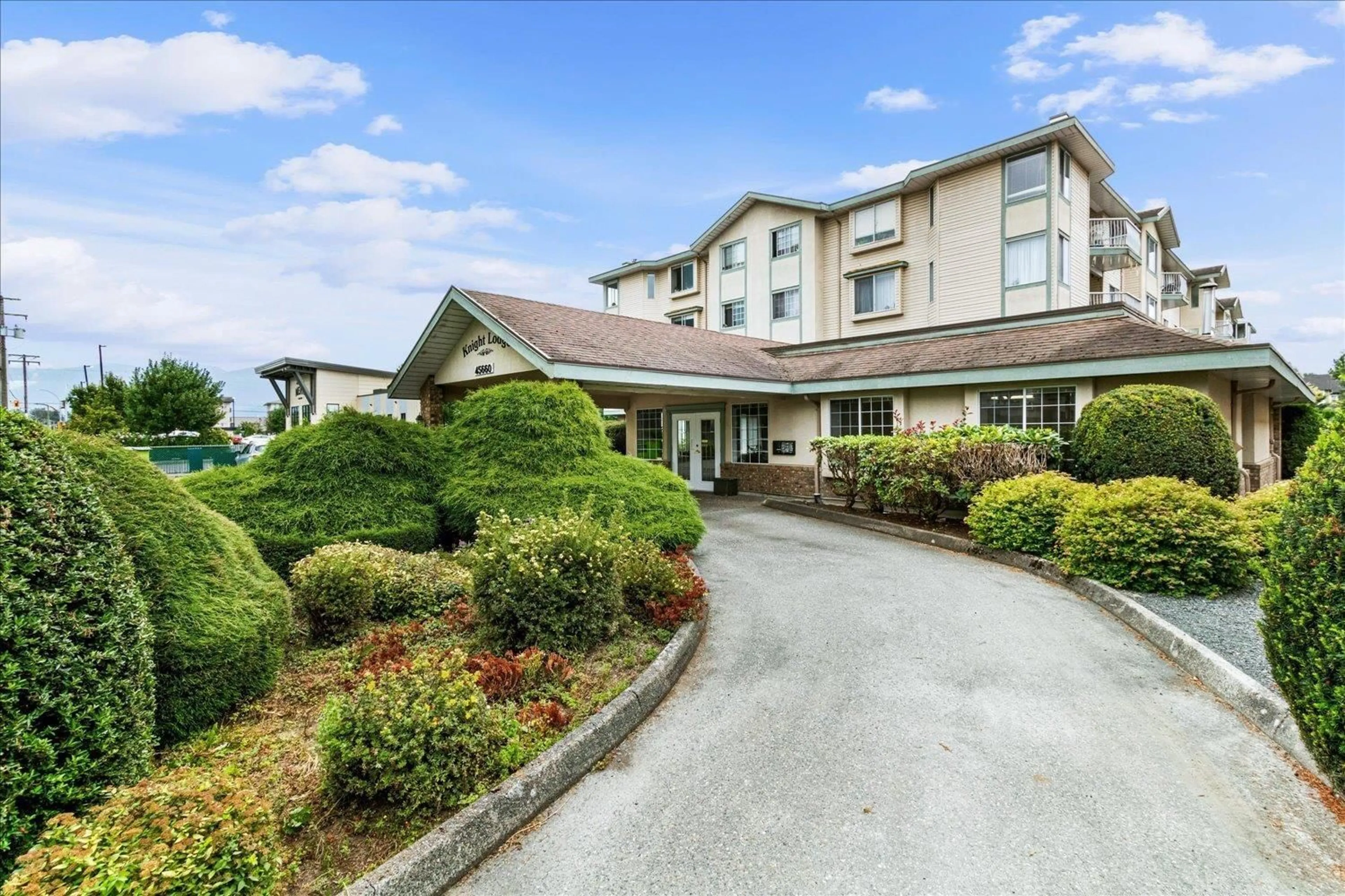 Patio, mountain view for 306 - 45660 KNIGHT ROAD, Chilliwack British Columbia V2R2X4