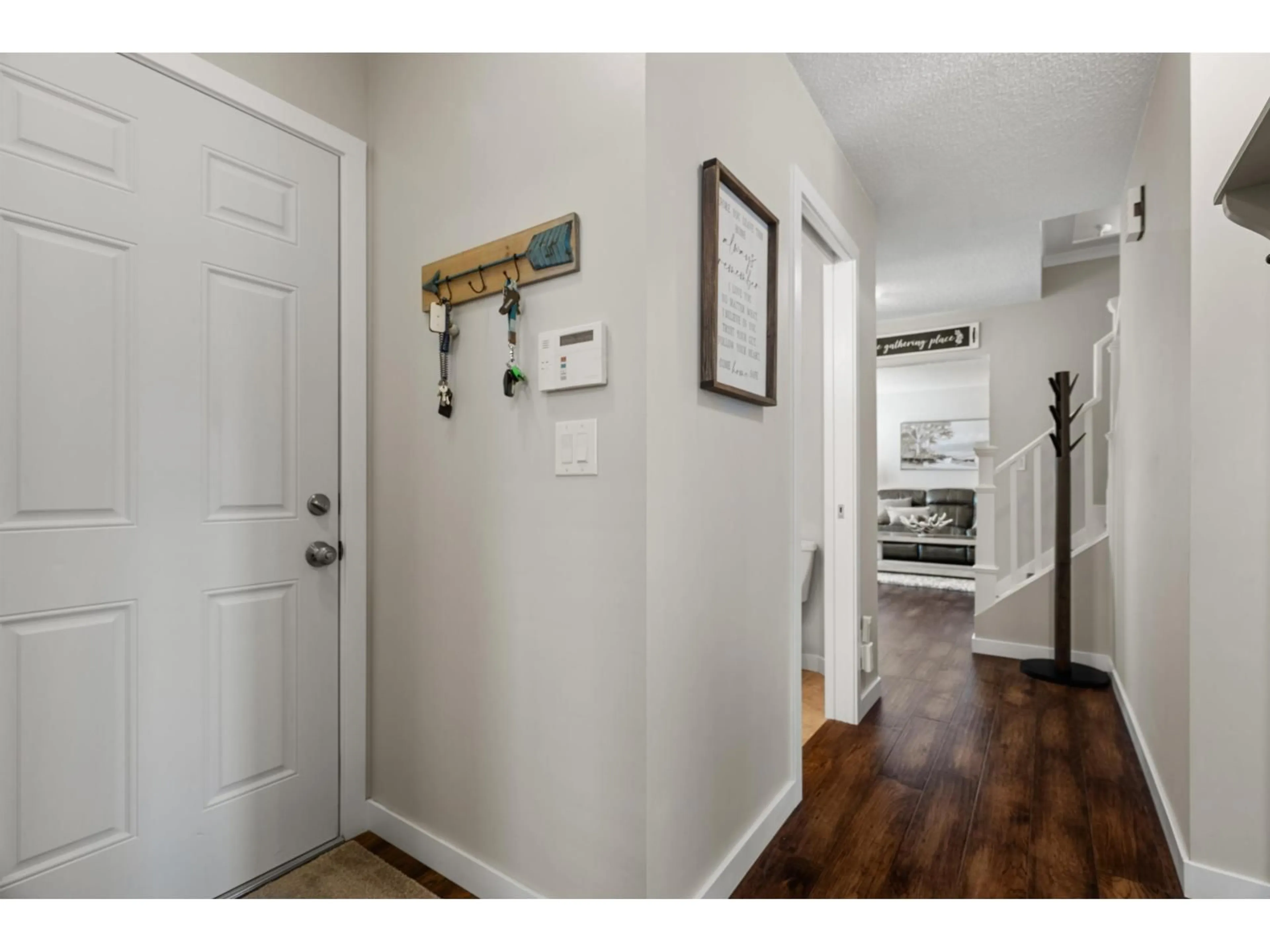 Indoor entryway for 5822 KATHLEEN DRIVE, Chilliwack British Columbia V2R3G2