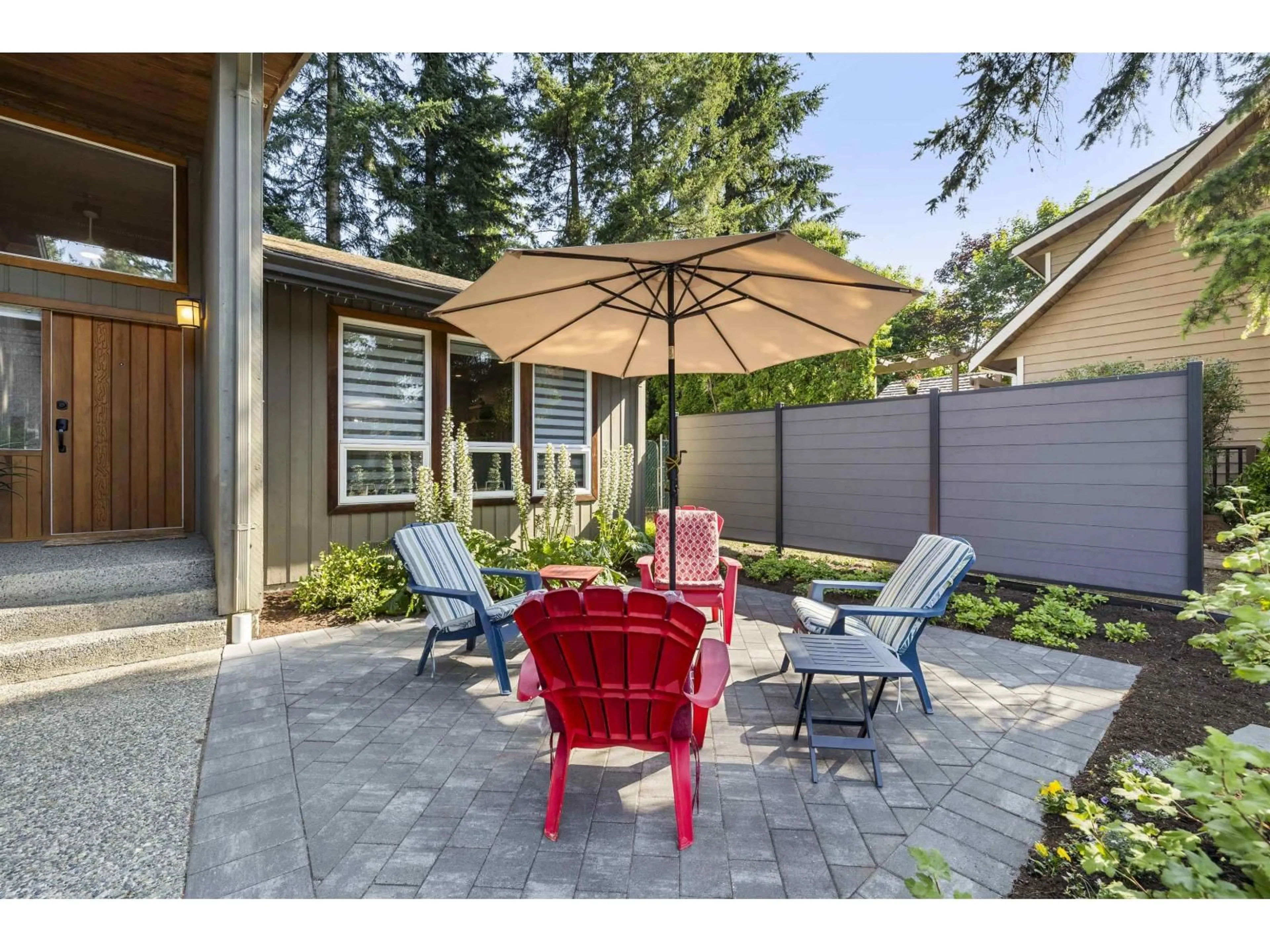 Patio, street for 20179 37 AVENUE, Langley British Columbia V3A7K5