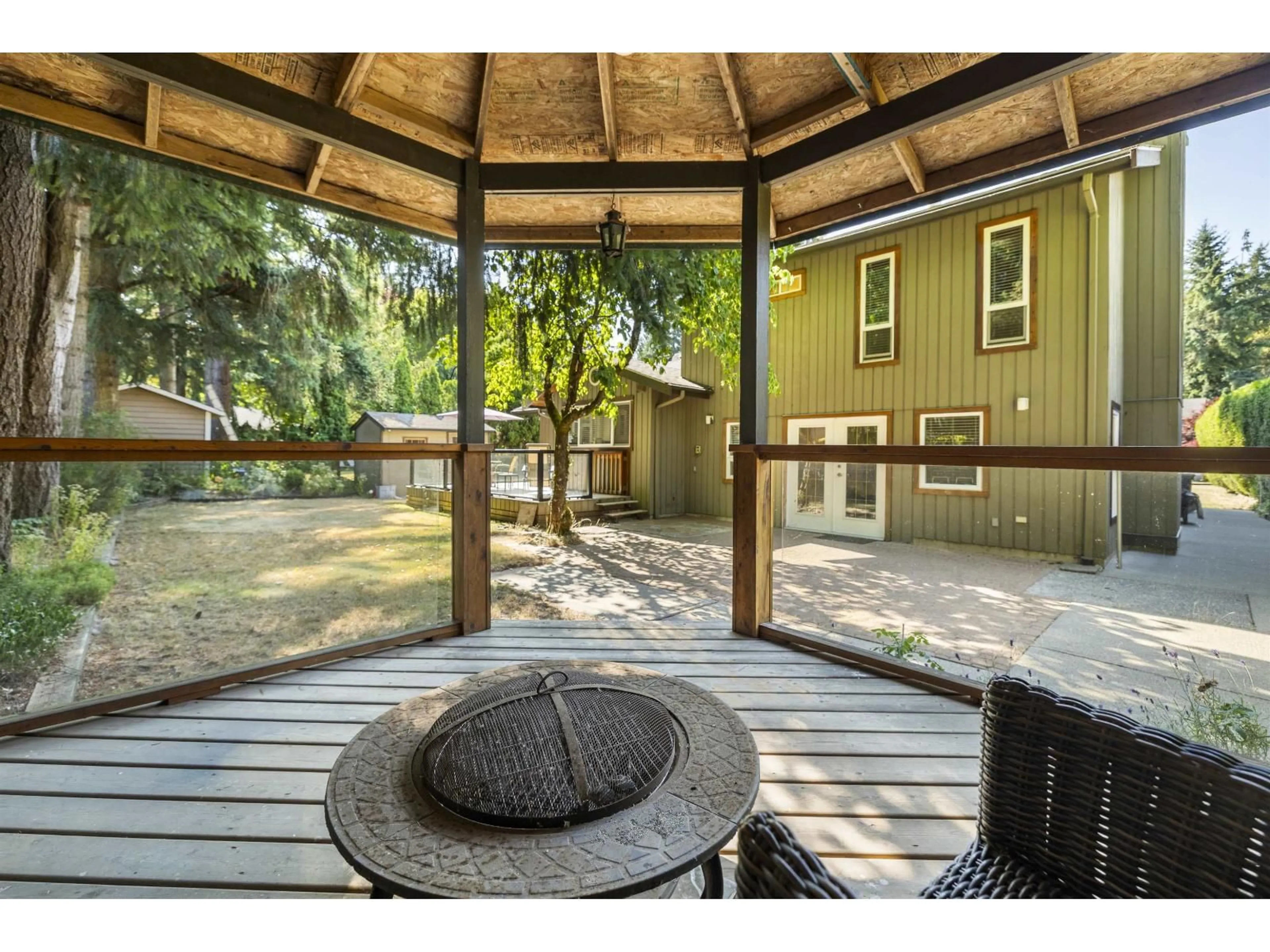 Patio, street for 20179 37 AVENUE, Langley British Columbia V3A7K5