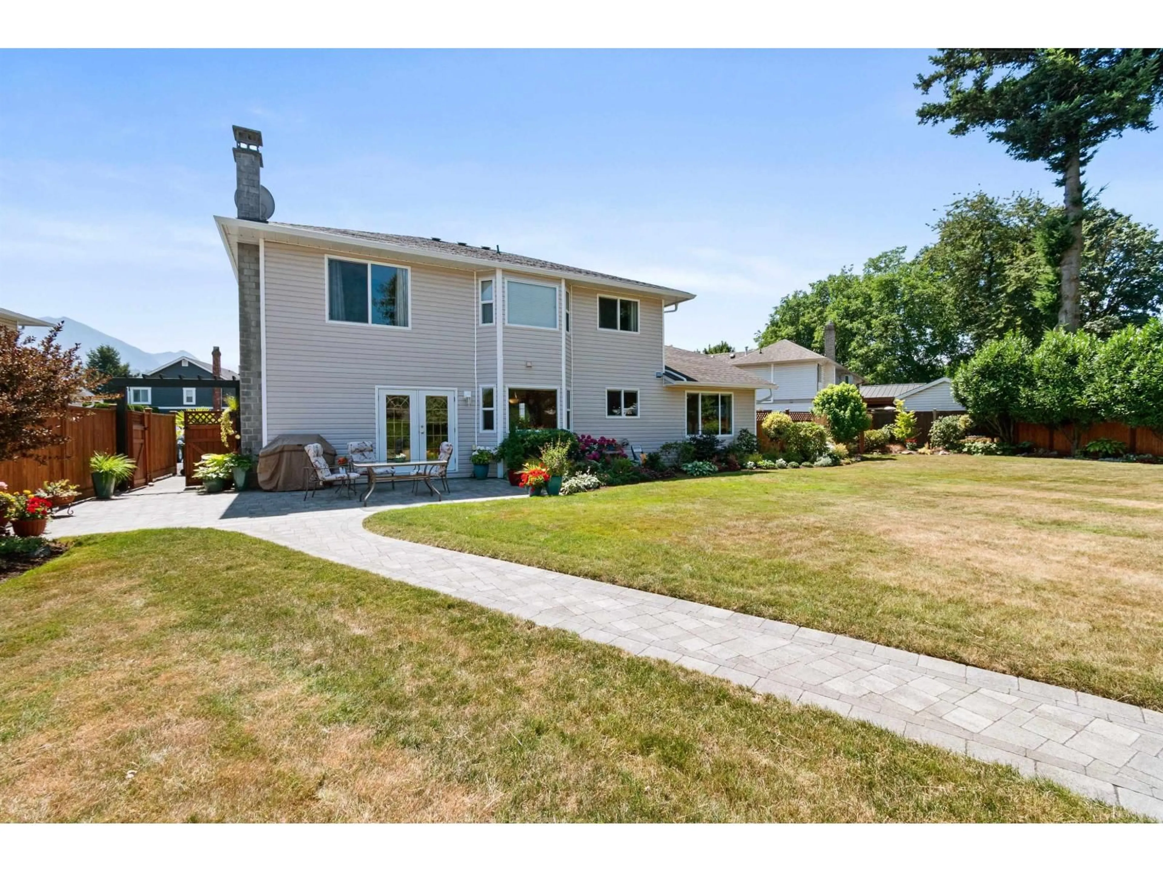 Home with vinyl exterior material, street for 6755 HENRY STREET, Chilliwack British Columbia V2R2Z9