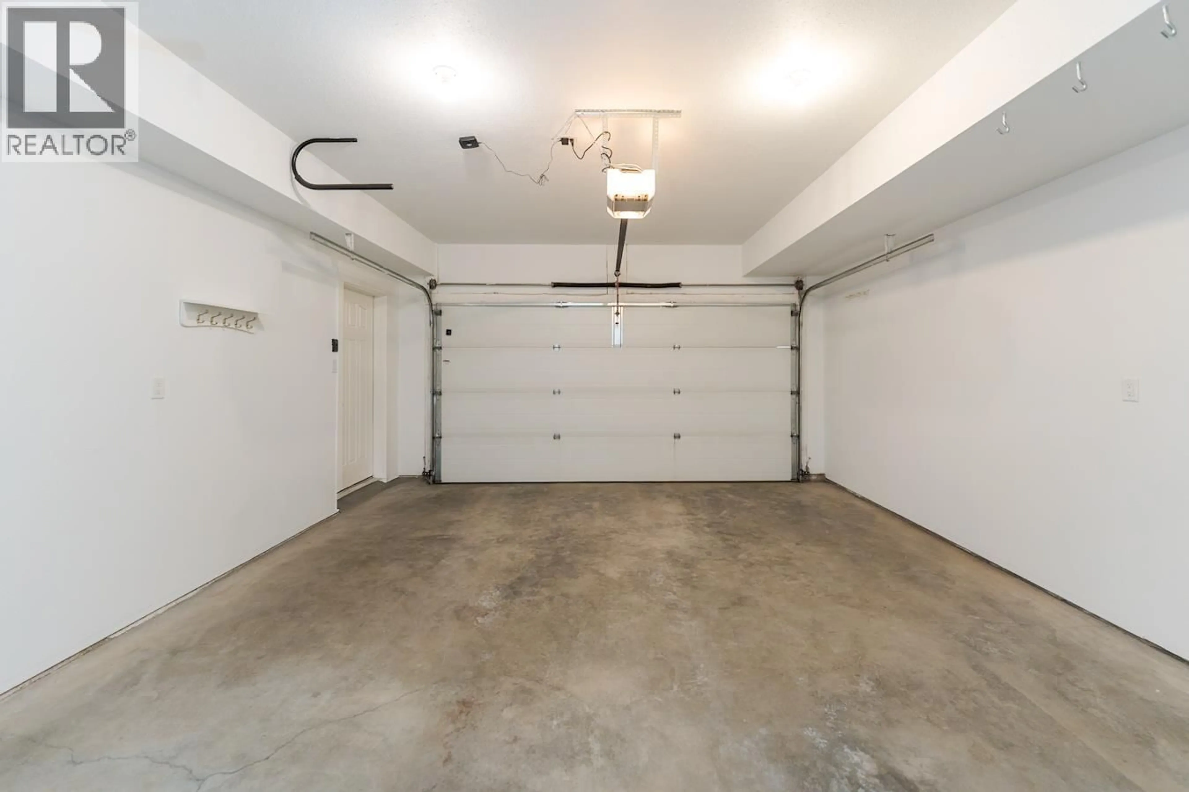 Indoor garage for 106 - 1699 7TH AVENUE, Prince George British Columbia V2L0C1