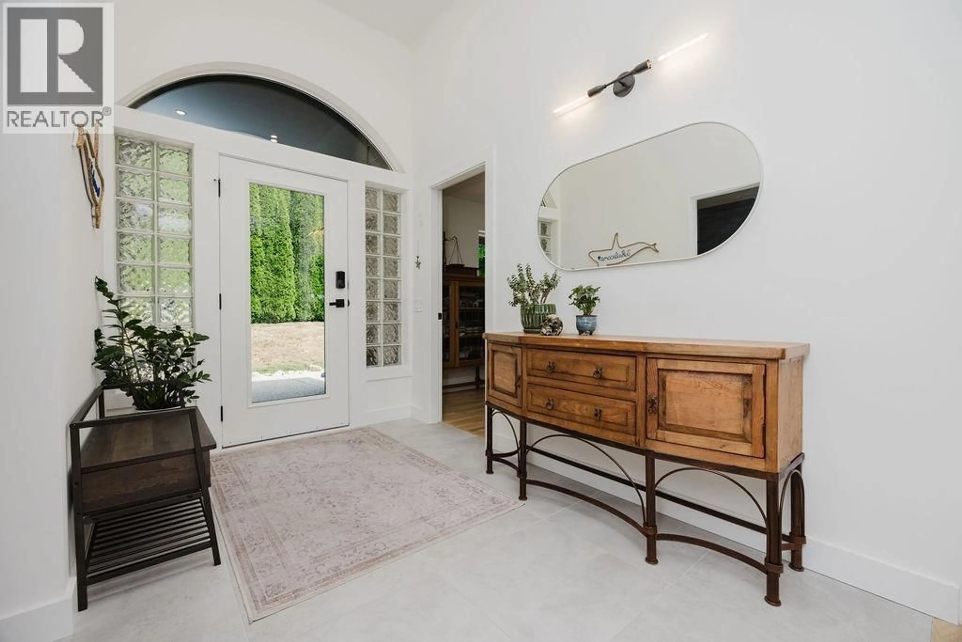 Indoor entryway for 6889 ISLAND VIEW ROAD, Sechelt British Columbia V7Z0T2