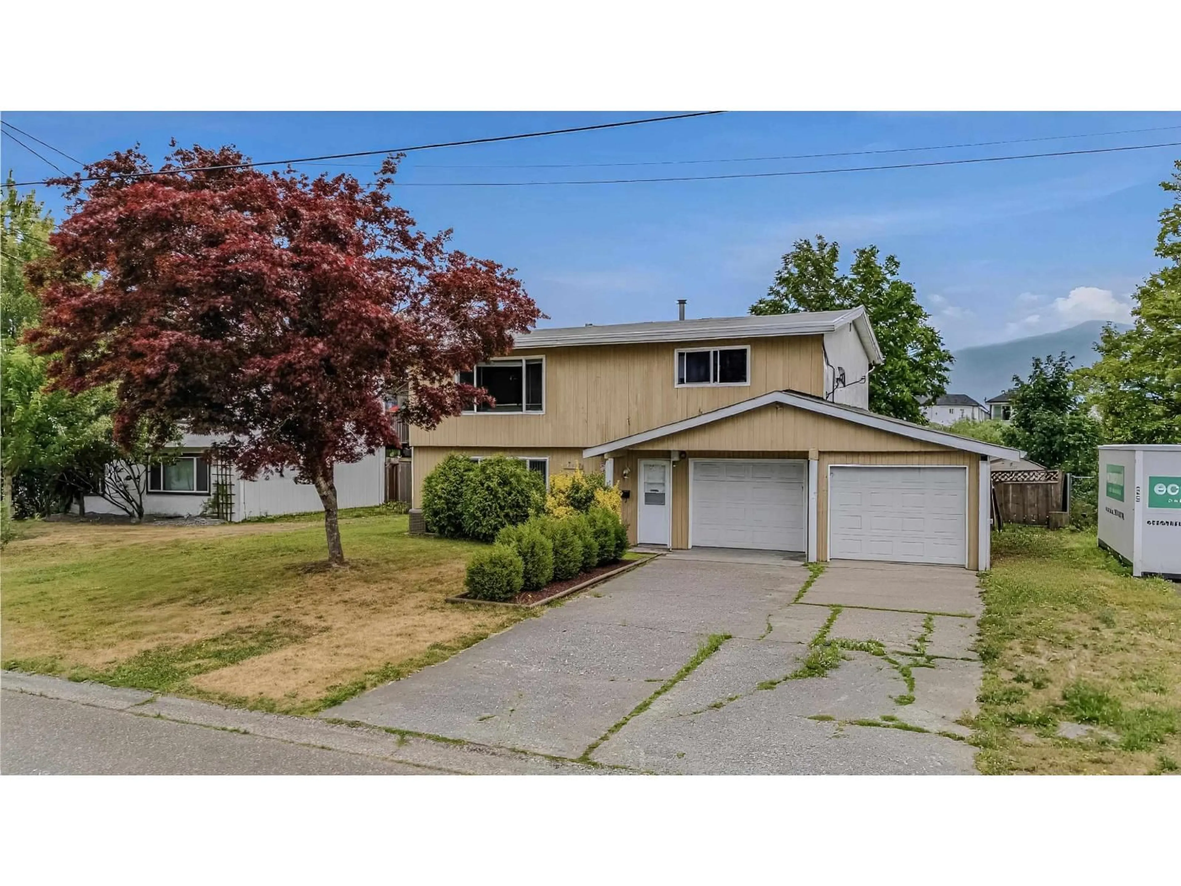 A pic from outside/outdoor area/front of a property/back of a property/a pic from drone, street for 9324 JAMES STREET, Chilliwack British Columbia V2P6G9